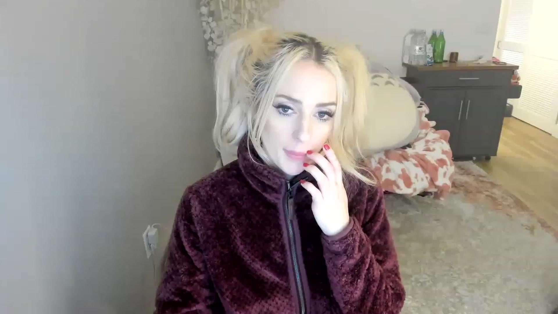 Gallery image thumbnail from BuyMeShoes's myfreecams stream on, 01/15/2023, 12:39 image 18 of 20
