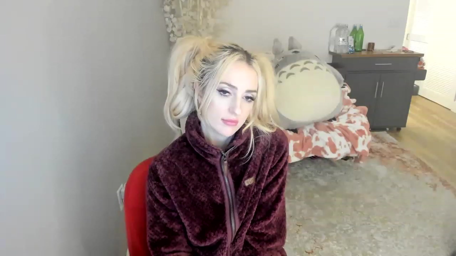 Gallery image thumbnail from BuyMeShoes's myfreecams stream on, 01/15/2023, 12:39 image 14 of 20