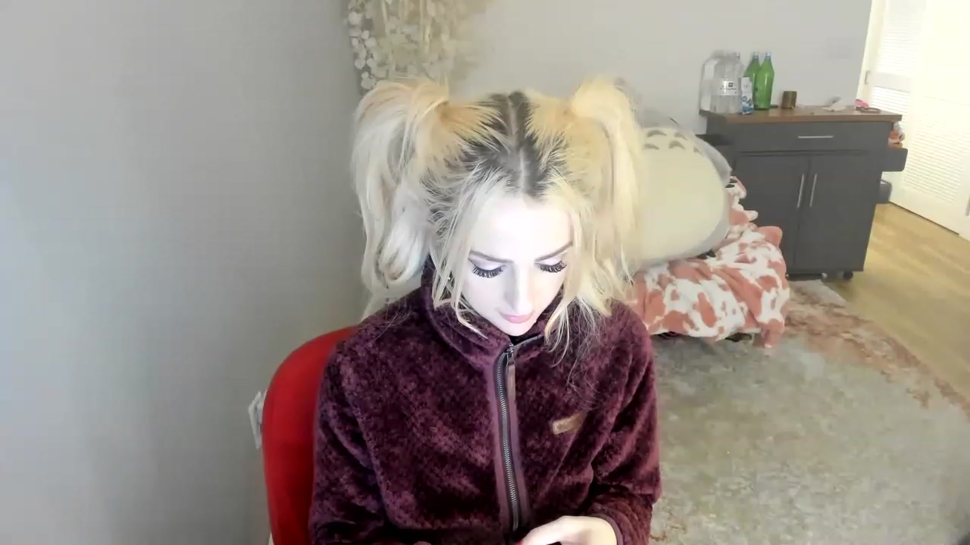 Gallery image thumbnail from BuyMeShoes's myfreecams stream on, 01/15/2023, 12:39 image 15 of 20