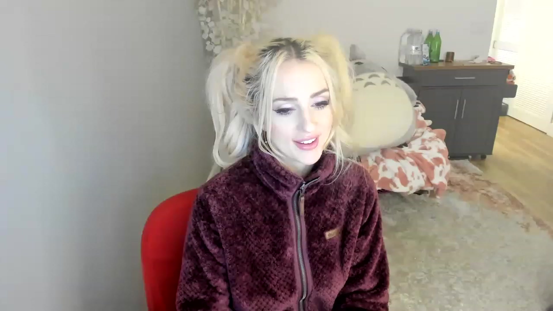Gallery image thumbnail from BuyMeShoes's myfreecams stream on, 01/15/2023, 12:39 image 10 of 20