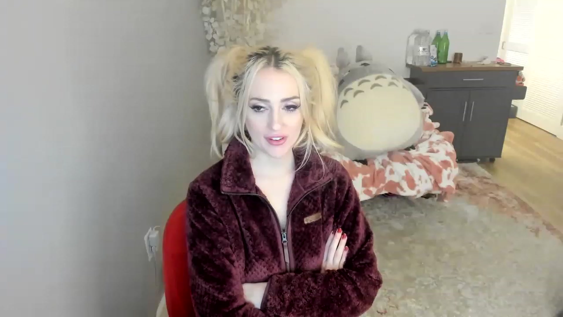 Gallery image thumbnail from BuyMeShoes's myfreecams stream on, 01/15/2023, 12:39 image 3 of 20
