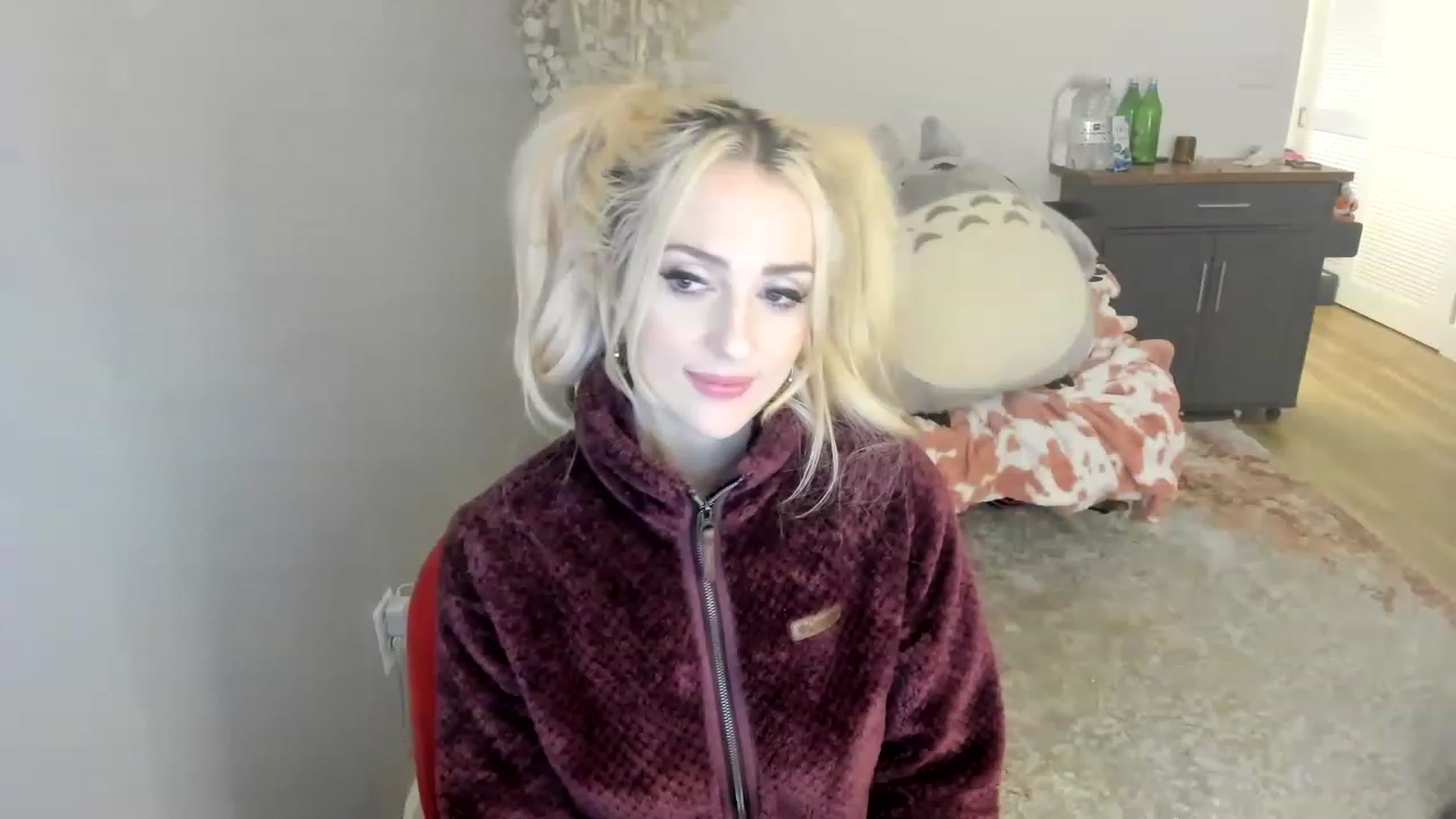 Gallery image thumbnail from BuyMeShoes's myfreecams stream on, 01/15/2023, 12:39 image 7 of 20