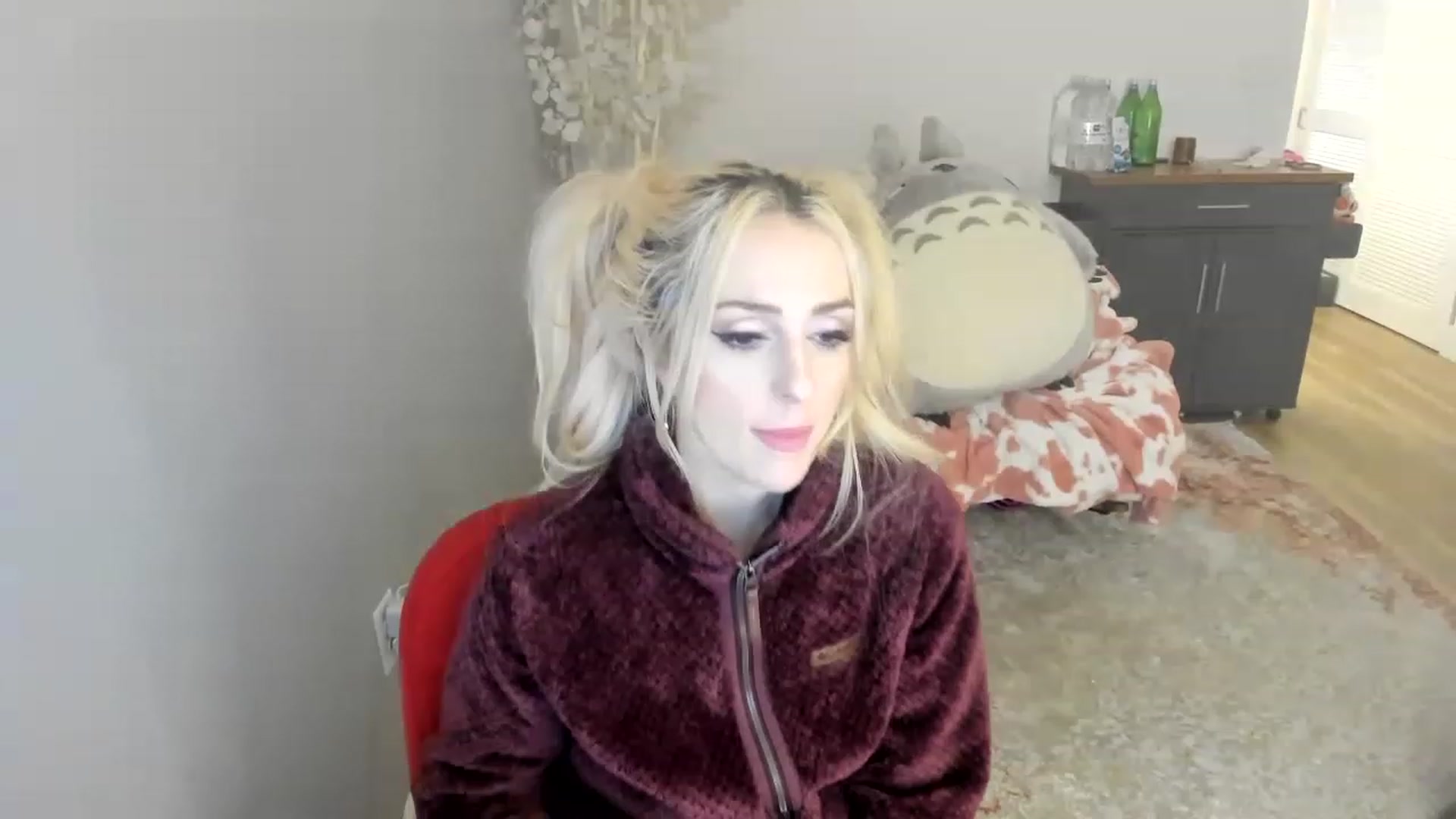Gallery image thumbnail from BuyMeShoes's myfreecams stream on, 01/15/2023, 12:39 image 5 of 20
