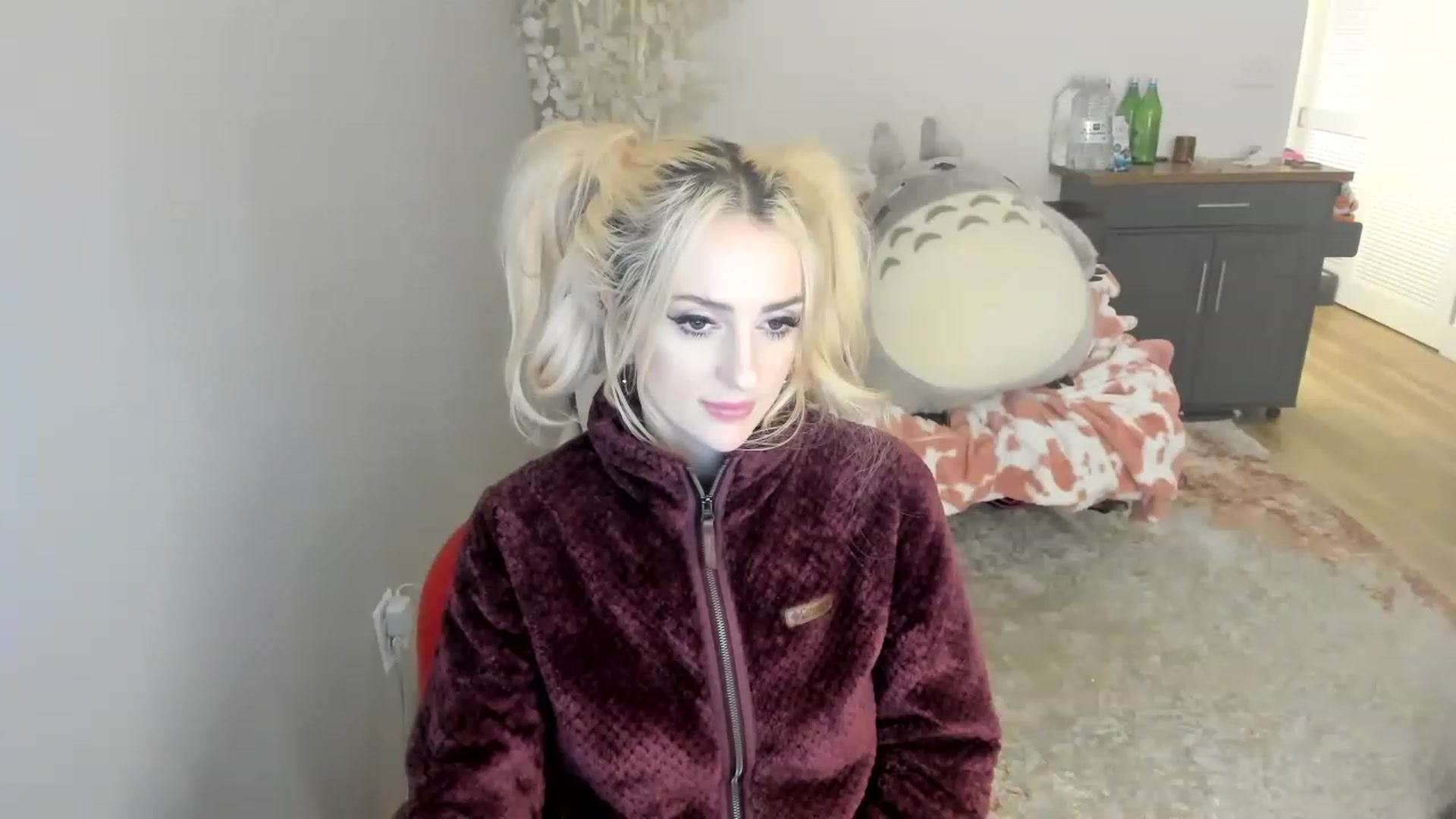 Gallery image thumbnail from BuyMeShoes's myfreecams stream on, 01/15/2023, 12:39 image 4 of 20
