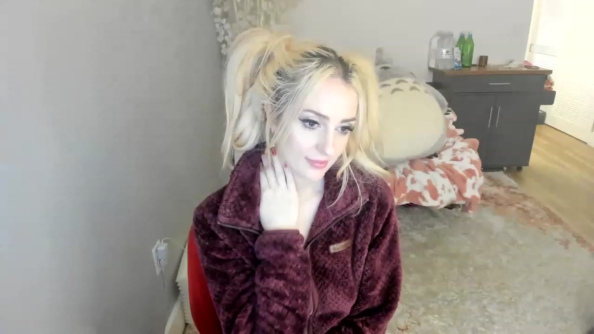 Gallery image thumbnail from BuyMeShoes's myfreecams stream on, 01/15/2023, 12:39 image 2 of 20
