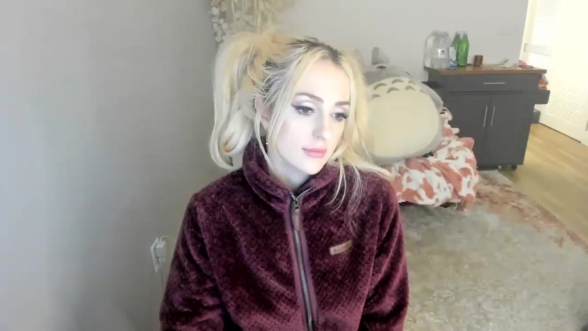 Gallery image thumbnail from BuyMeShoes's myfreecams stream on, 01/15/2023, 12:39 image 17 of 20