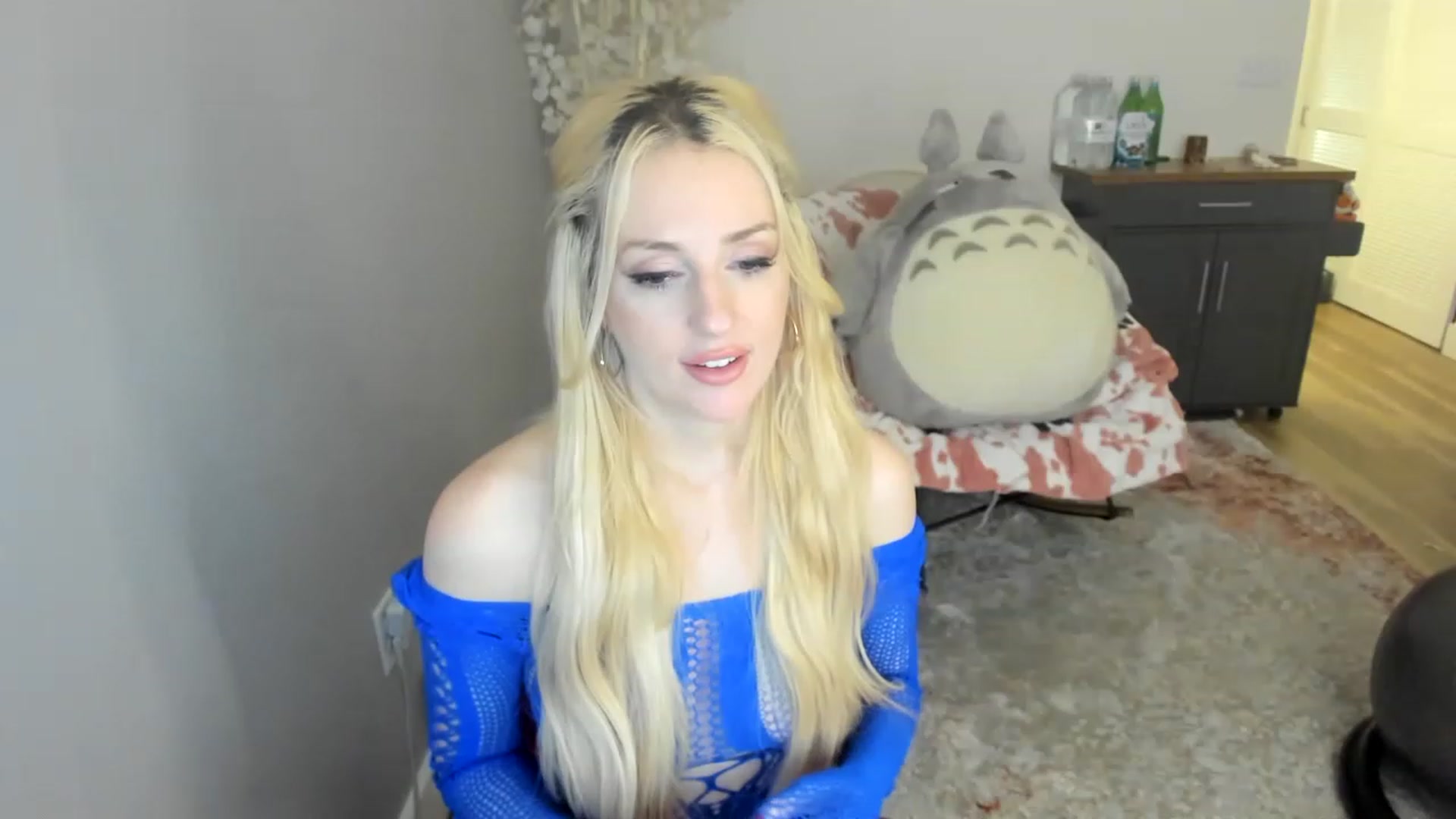 Gallery image thumbnail from BuyMeShoes's myfreecams stream on, 01/16/2023, 09:21 image 11 of 20