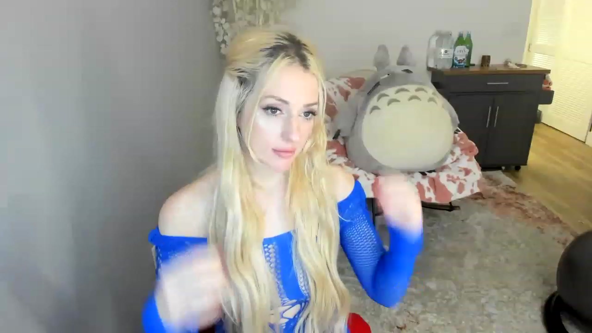 Gallery image thumbnail from BuyMeShoes's myfreecams stream on, 01/16/2023, 09:21 image 6 of 20
