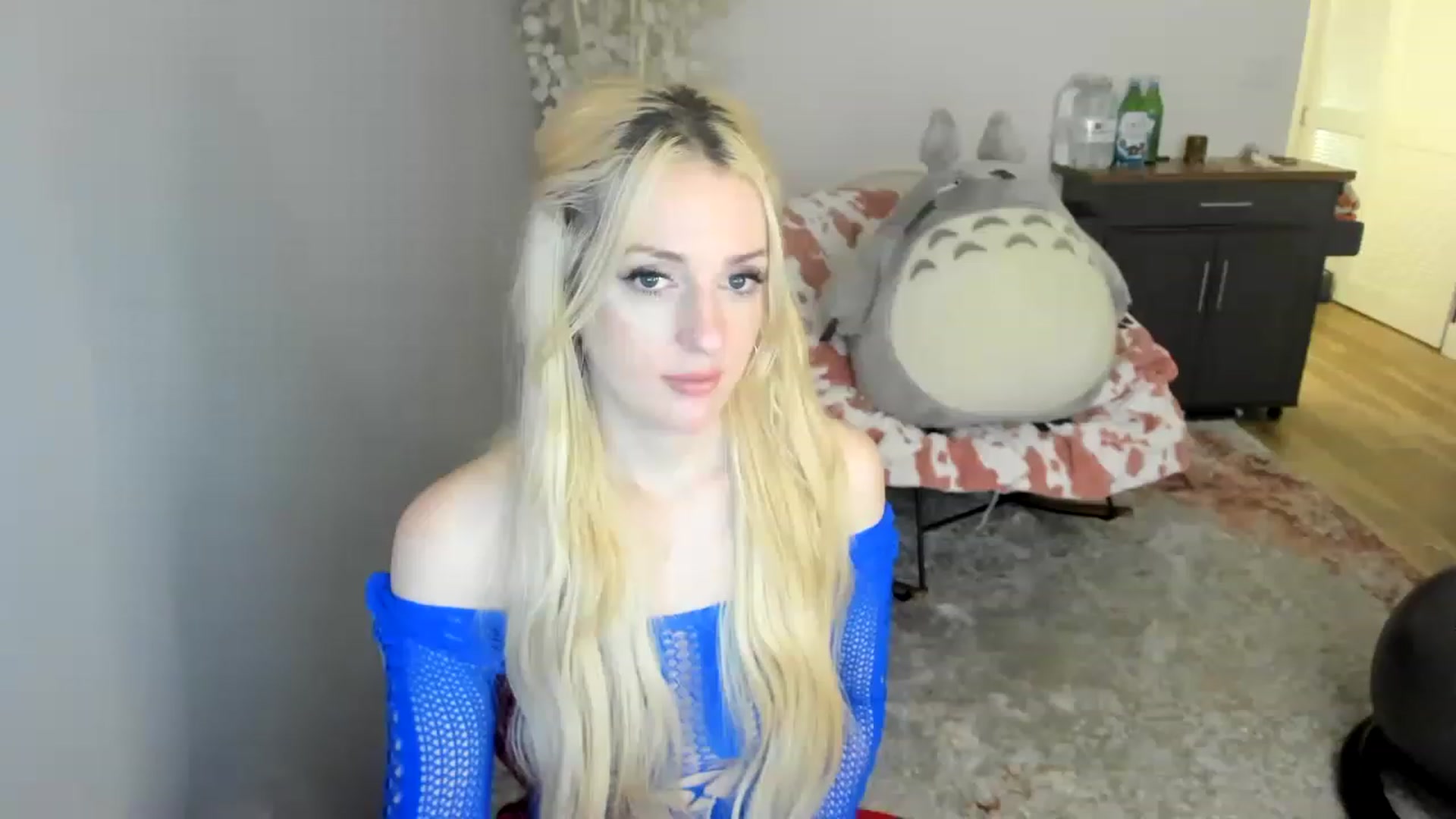Gallery image thumbnail from BuyMeShoes's myfreecams stream on, 01/16/2023, 09:21 image 17 of 20
