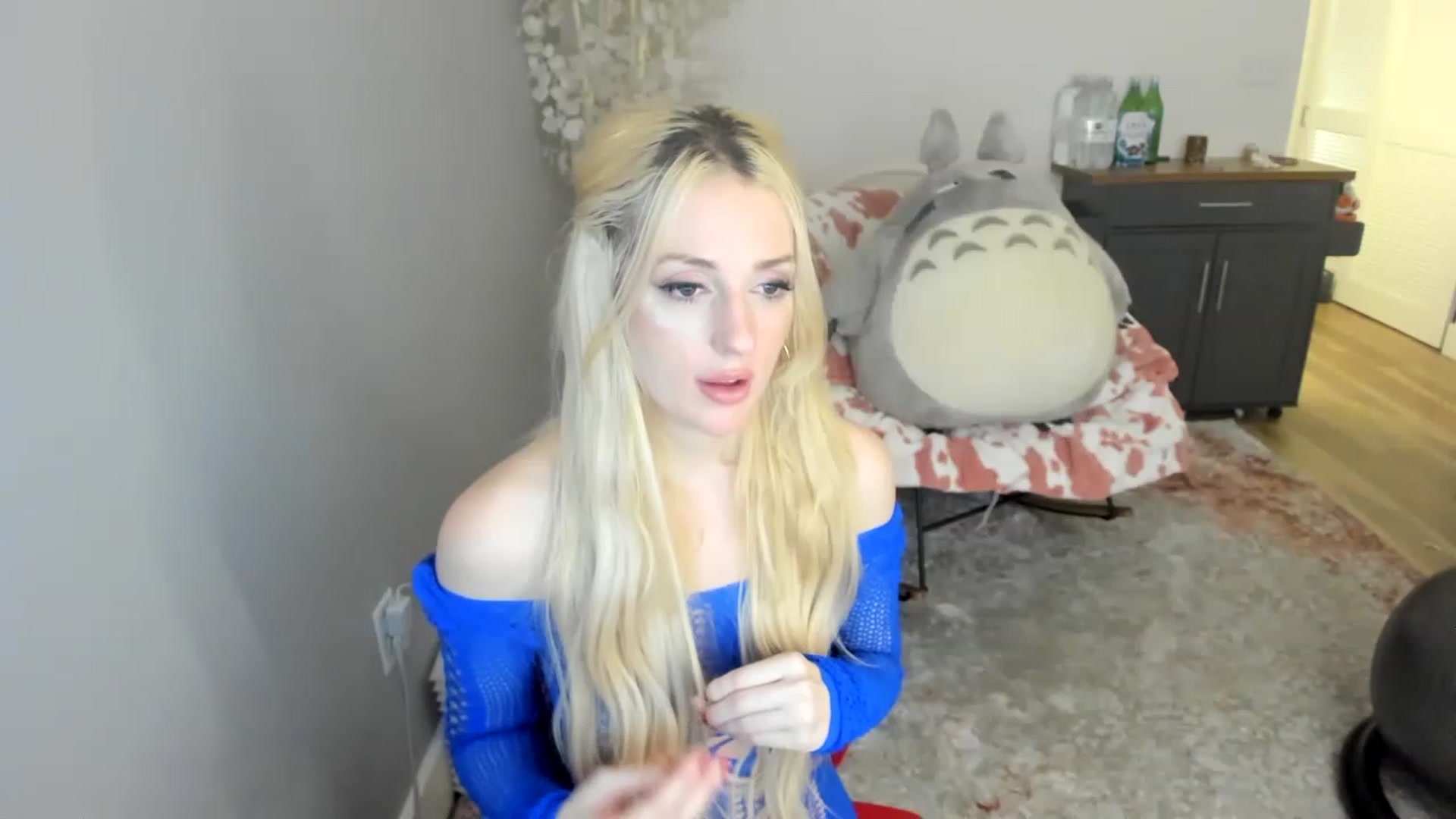 Gallery image thumbnail from BuyMeShoes's myfreecams stream on, 01/16/2023, 09:21 image 15 of 20
