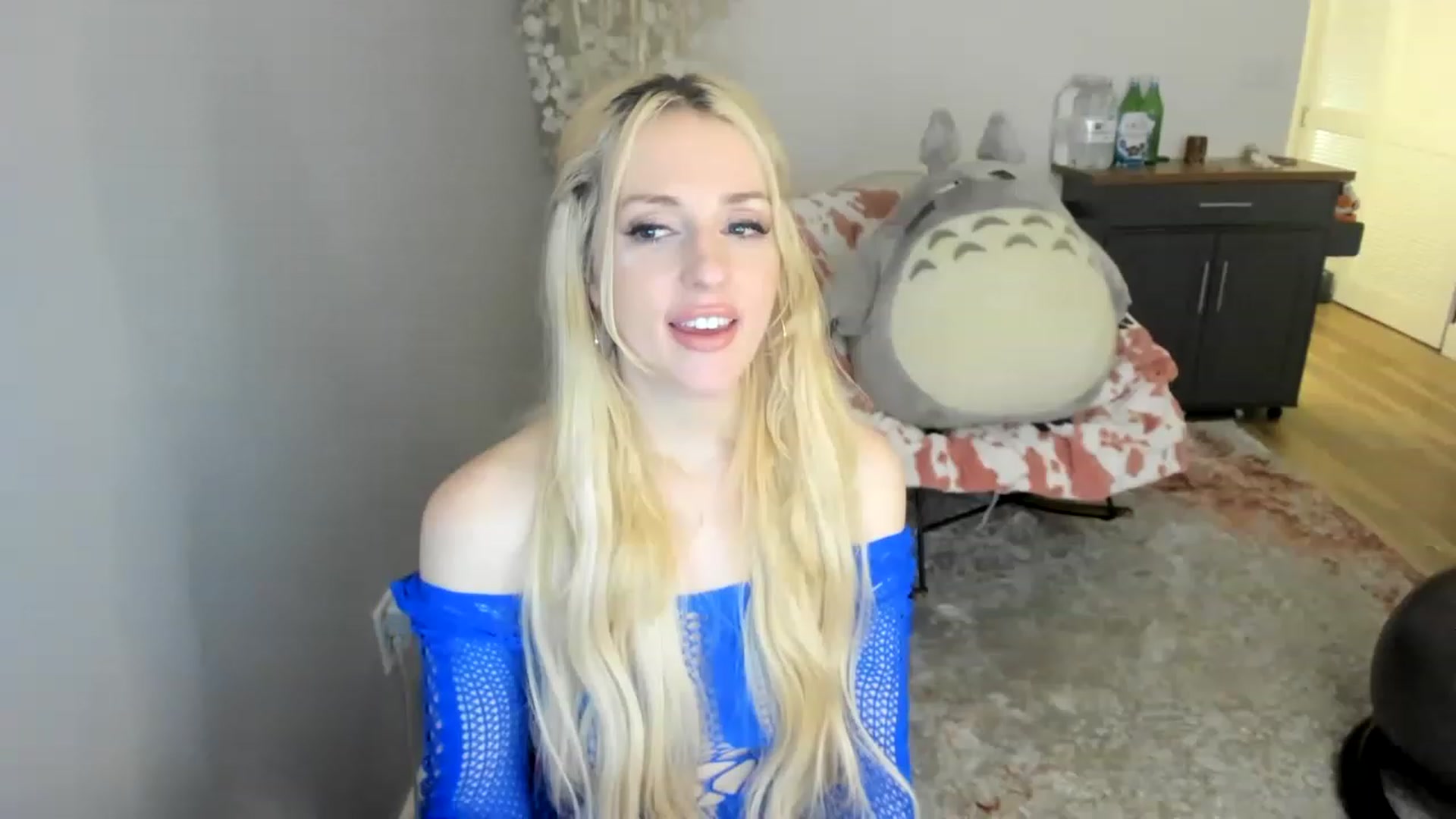 Gallery image thumbnail from BuyMeShoes's myfreecams stream on, 01/16/2023, 09:21 image 10 of 20