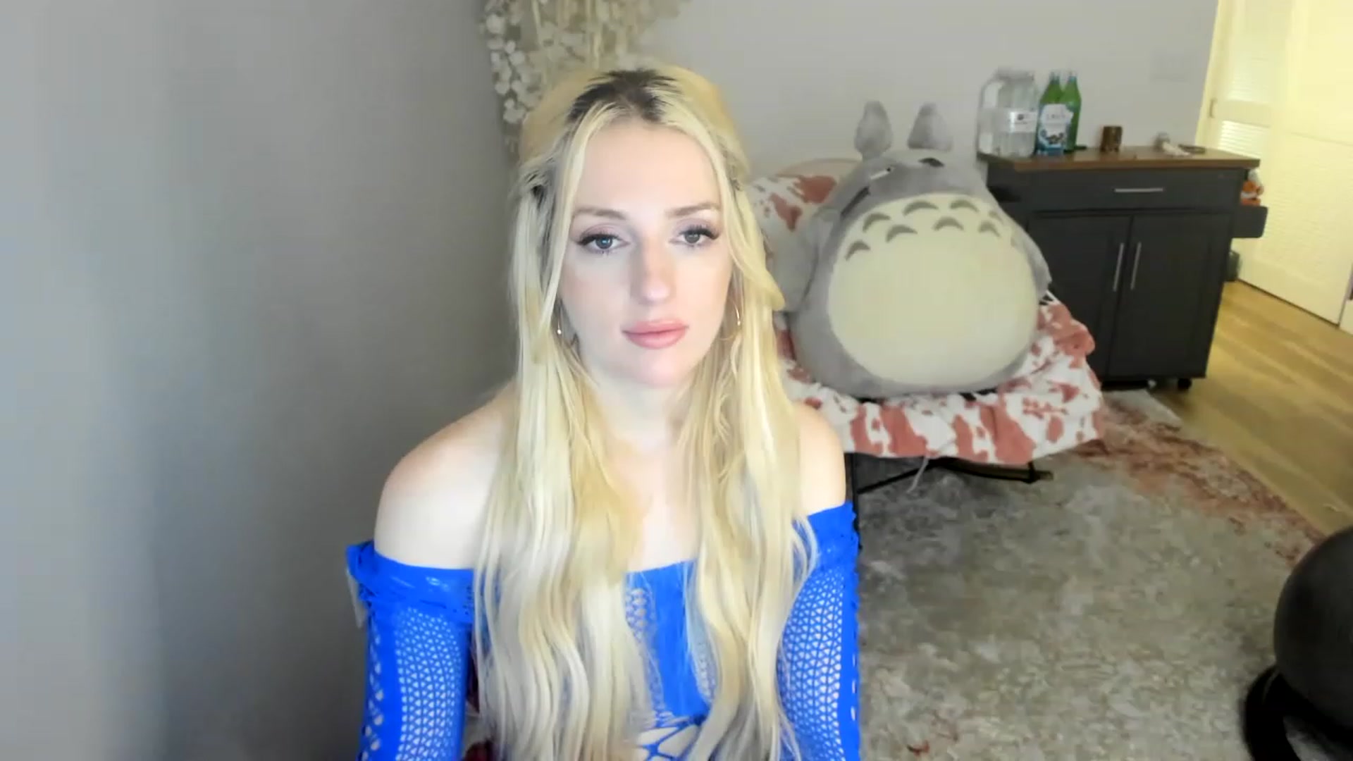 Gallery image thumbnail from BuyMeShoes's myfreecams stream on, 01/16/2023, 09:21 image 12 of 20