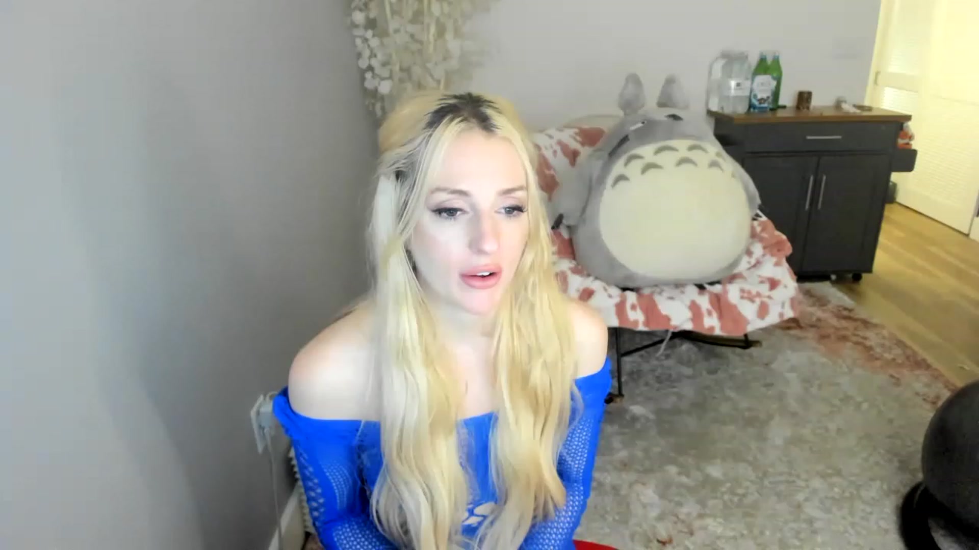 Gallery image thumbnail from BuyMeShoes's myfreecams stream on, 01/16/2023, 09:21 image 16 of 20