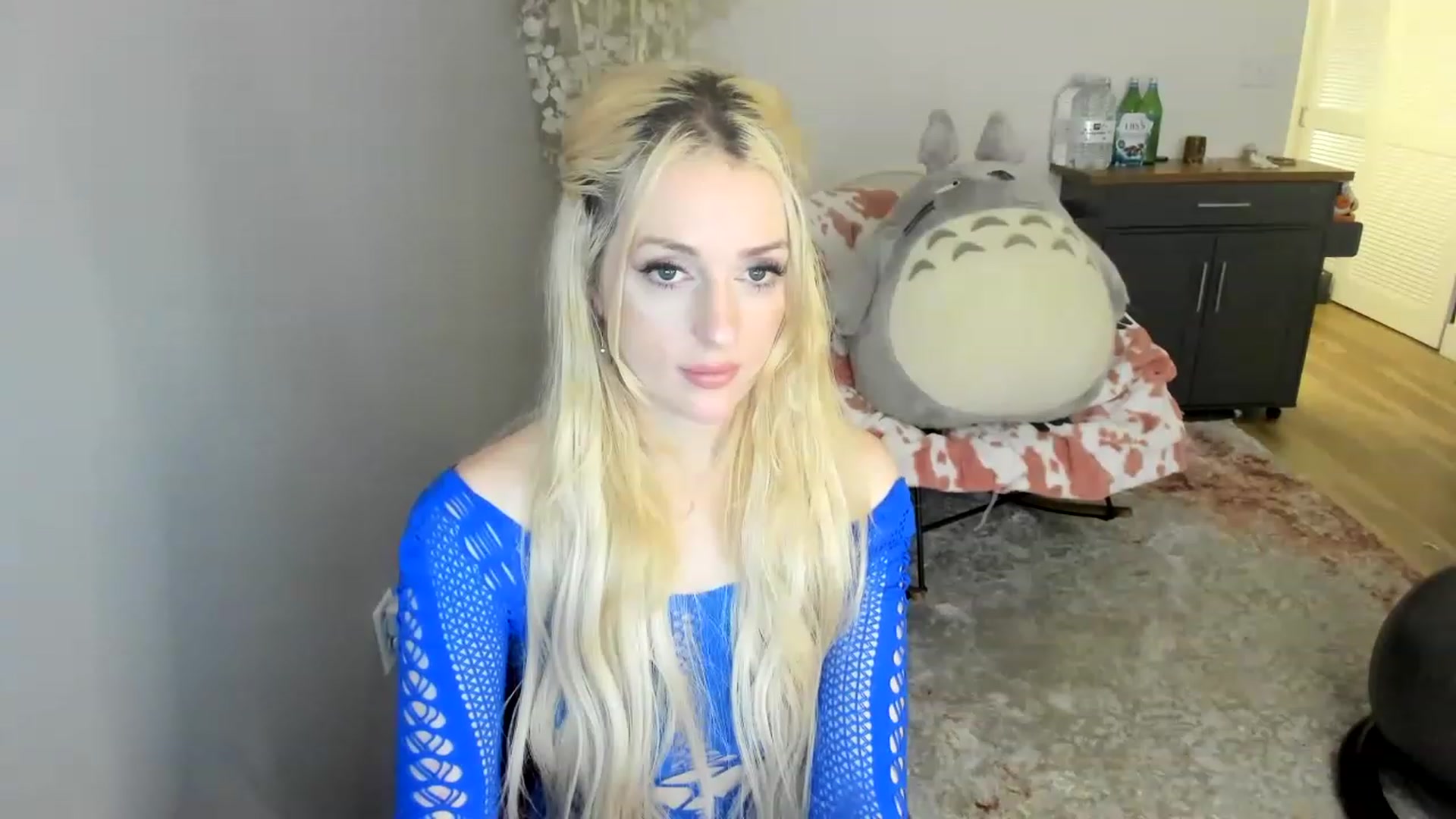 Gallery image thumbnail from BuyMeShoes's myfreecams stream on, 01/16/2023, 09:21 image 5 of 20