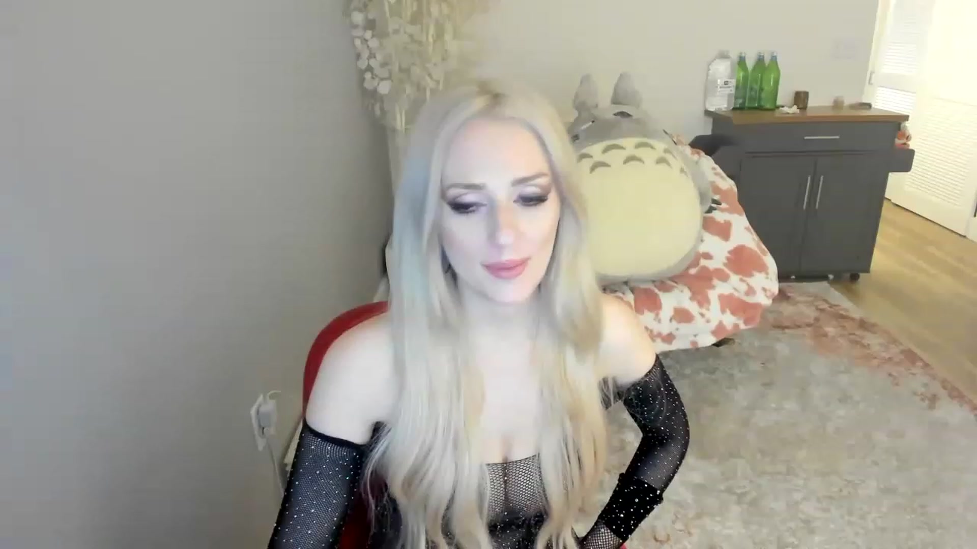 Gallery image thumbnail from BuyMeShoes's myfreecams stream on, 01/22/2023, 06:48 image 12 of 20