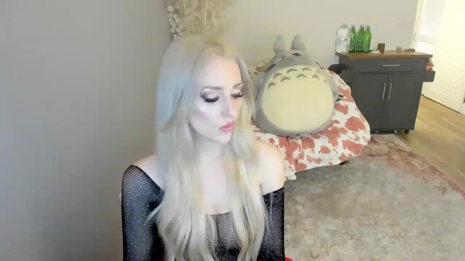 Gallery image thumbnail from BuyMeShoes's myfreecams stream on, 01/22/2023, 06:48 image 10 of 20