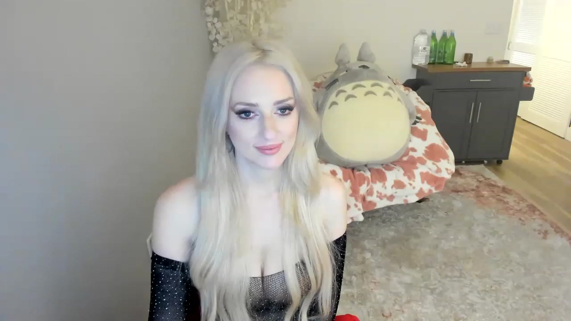 Gallery image thumbnail from BuyMeShoes's myfreecams stream on, 01/22/2023, 06:48 image 4 of 20