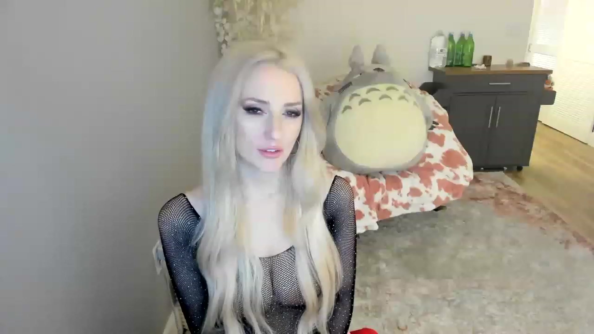 Gallery image thumbnail from BuyMeShoes's myfreecams stream on, 01/22/2023, 08:52 image 16 of 20