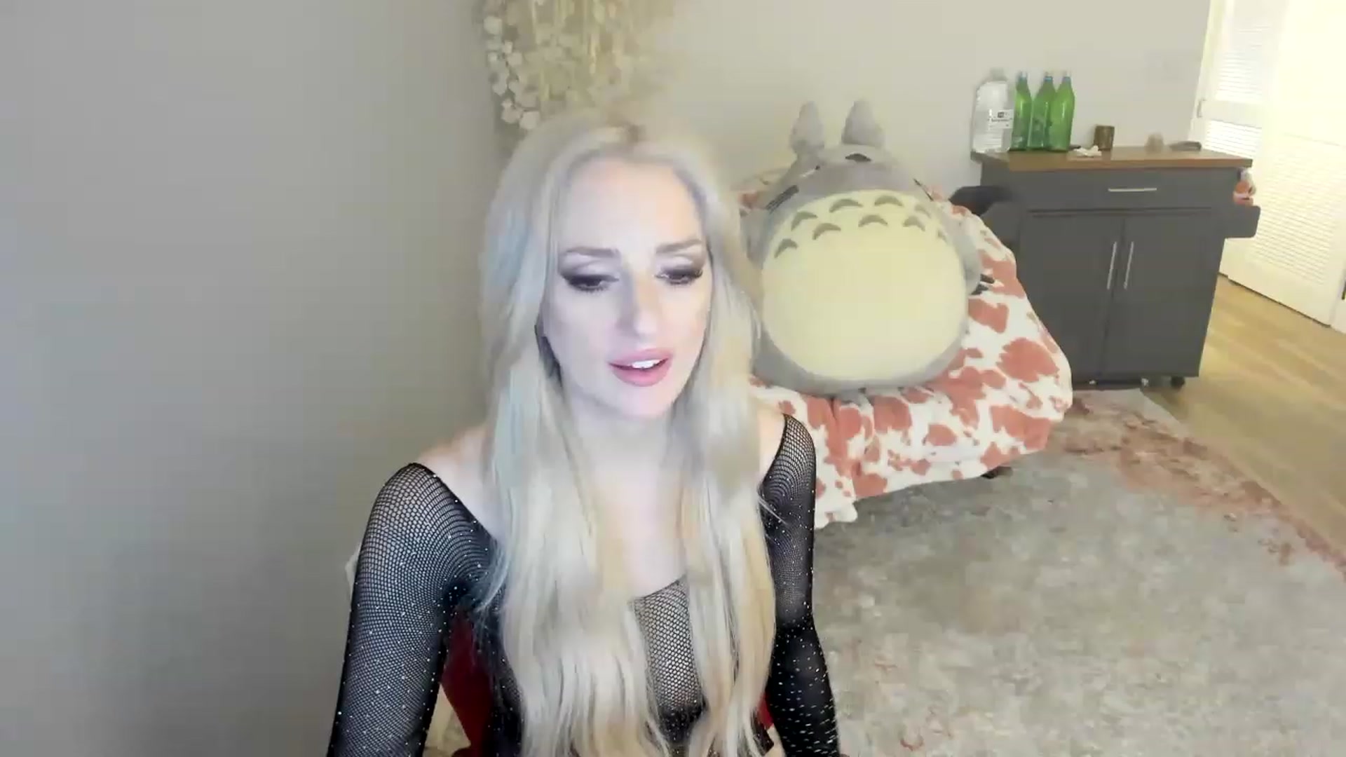 Gallery image thumbnail from BuyMeShoes's myfreecams stream on, 01/22/2023, 08:52 image 17 of 20