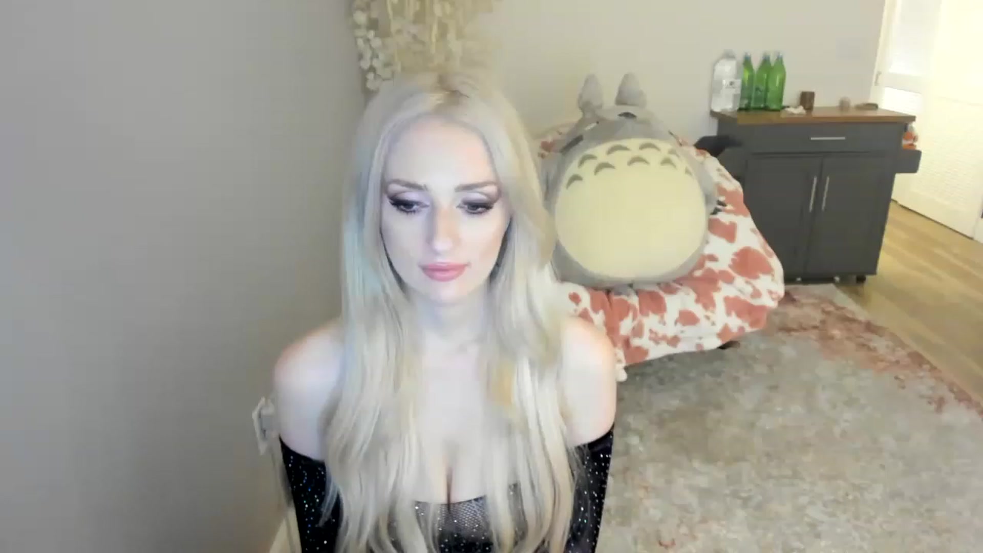 Gallery image thumbnail from BuyMeShoes's myfreecams stream on, 01/22/2023, 08:52 image 3 of 20