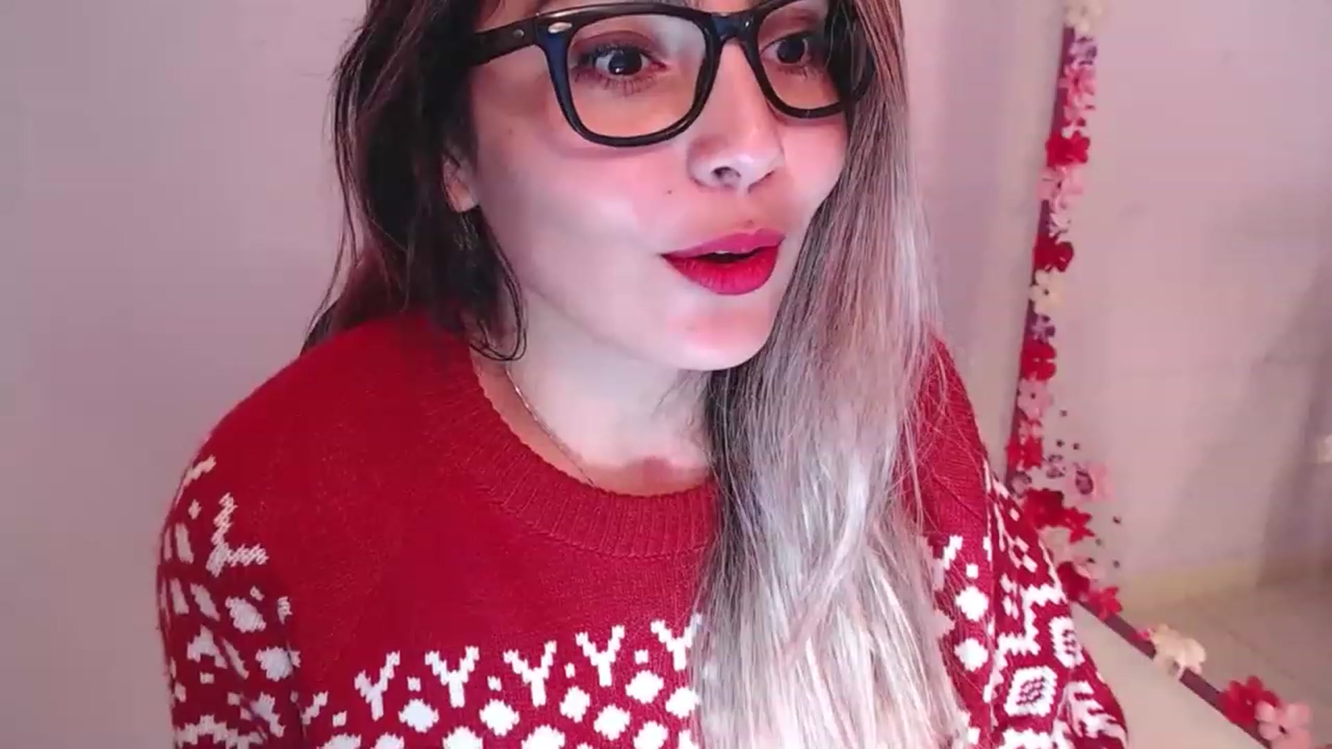 Gallery image thumbnail from CARMENVILLA1's myfreecams stream on, 12/02/2022, 07:25 image 18 of 20