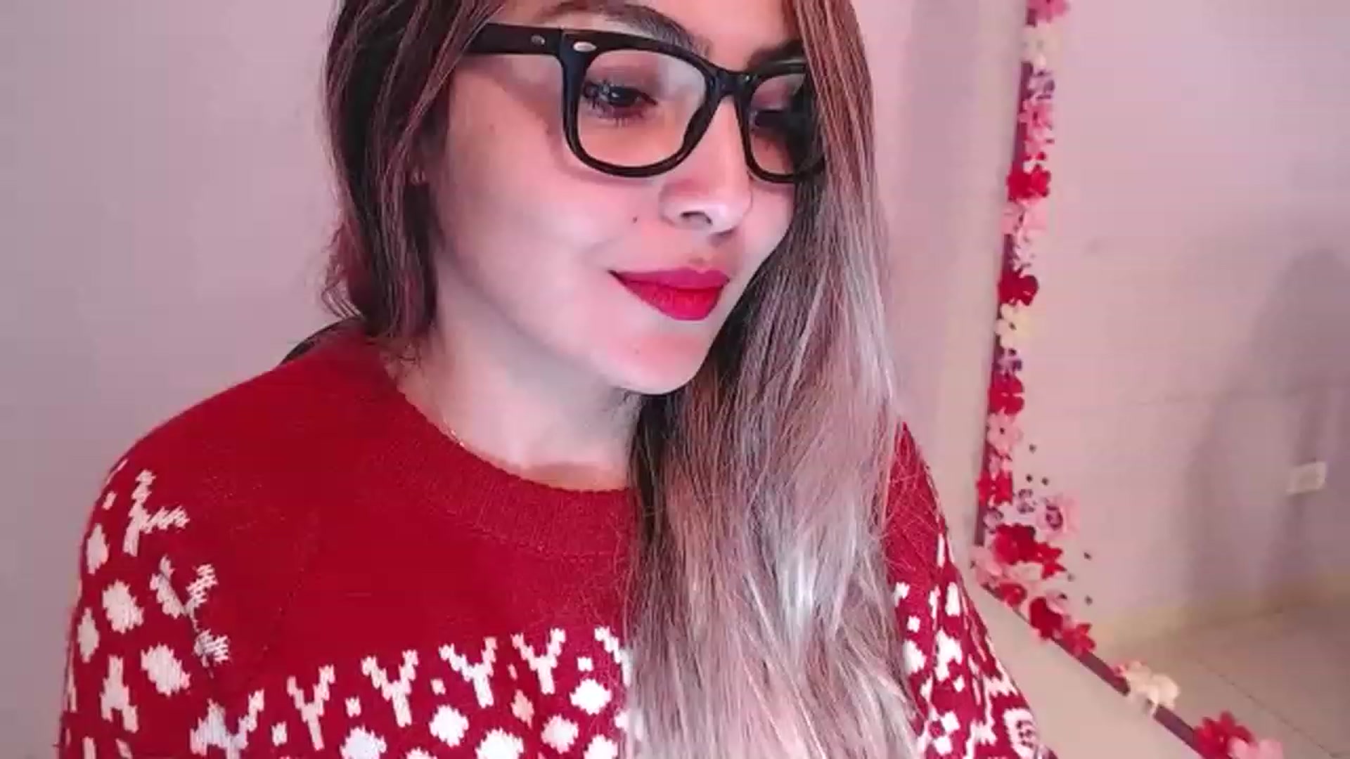 Gallery image thumbnail from CARMENVILLA1's myfreecams stream on, 12/02/2022, 07:25 image 1 of 20
