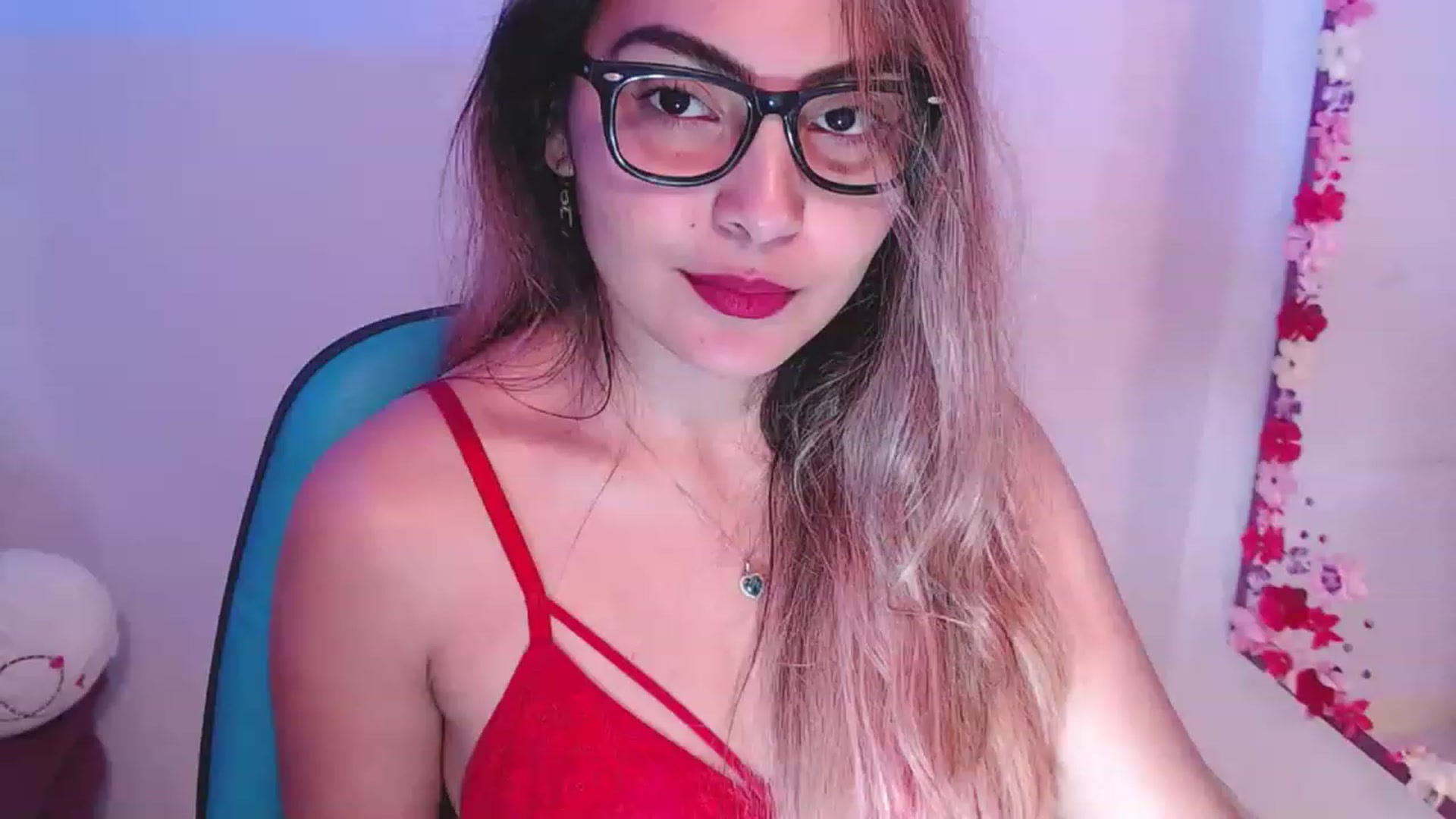 Gallery image thumbnail from CARMENVILLA1's myfreecams stream on, 12/07/2022, 07:12 image 12 of 20