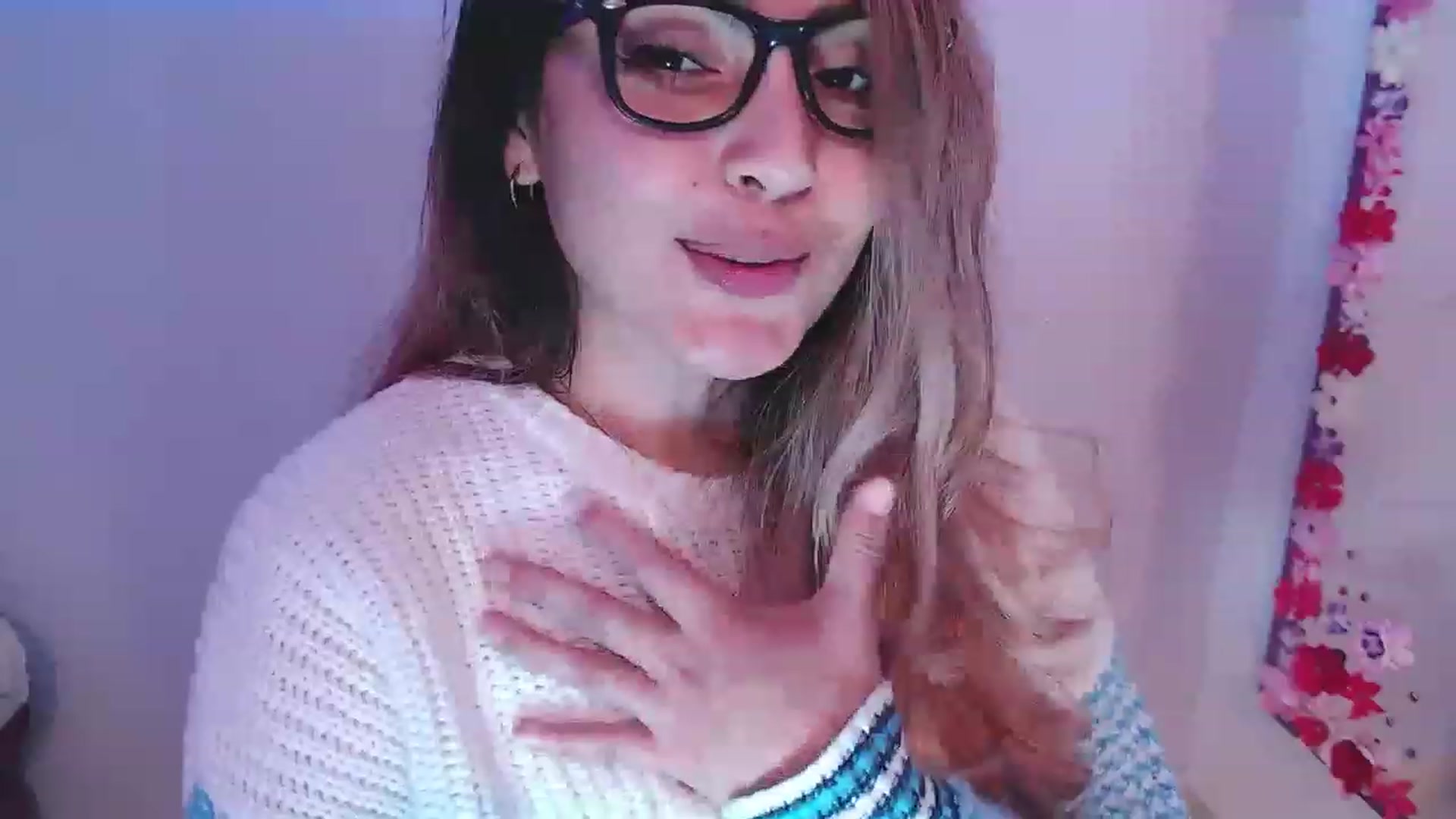 Gallery image thumbnail from CARMENVILLA1's myfreecams stream on, 12/09/2022, 08:29 image 4 of 20