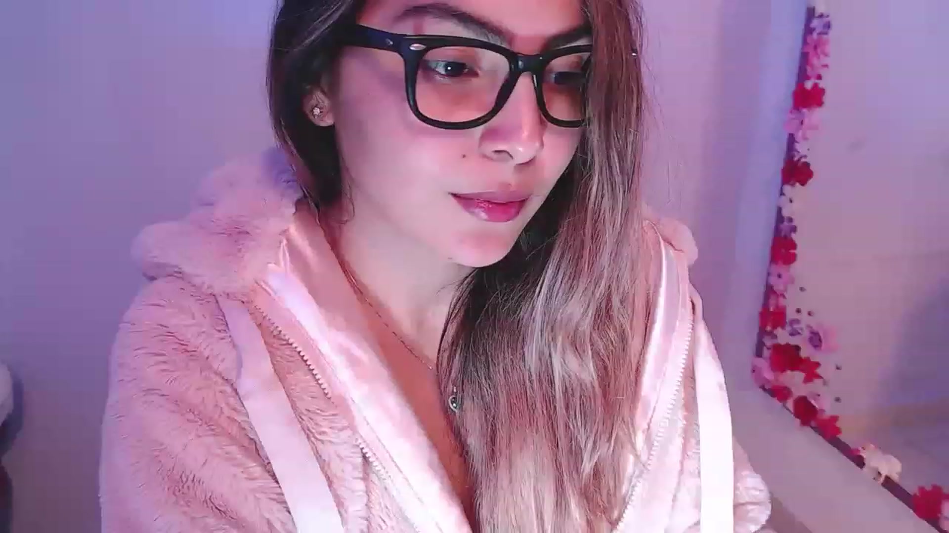 Gallery image thumbnail from CARMENVILLA1's myfreecams stream on, 12/15/2022, 03:21 image 19 of 20