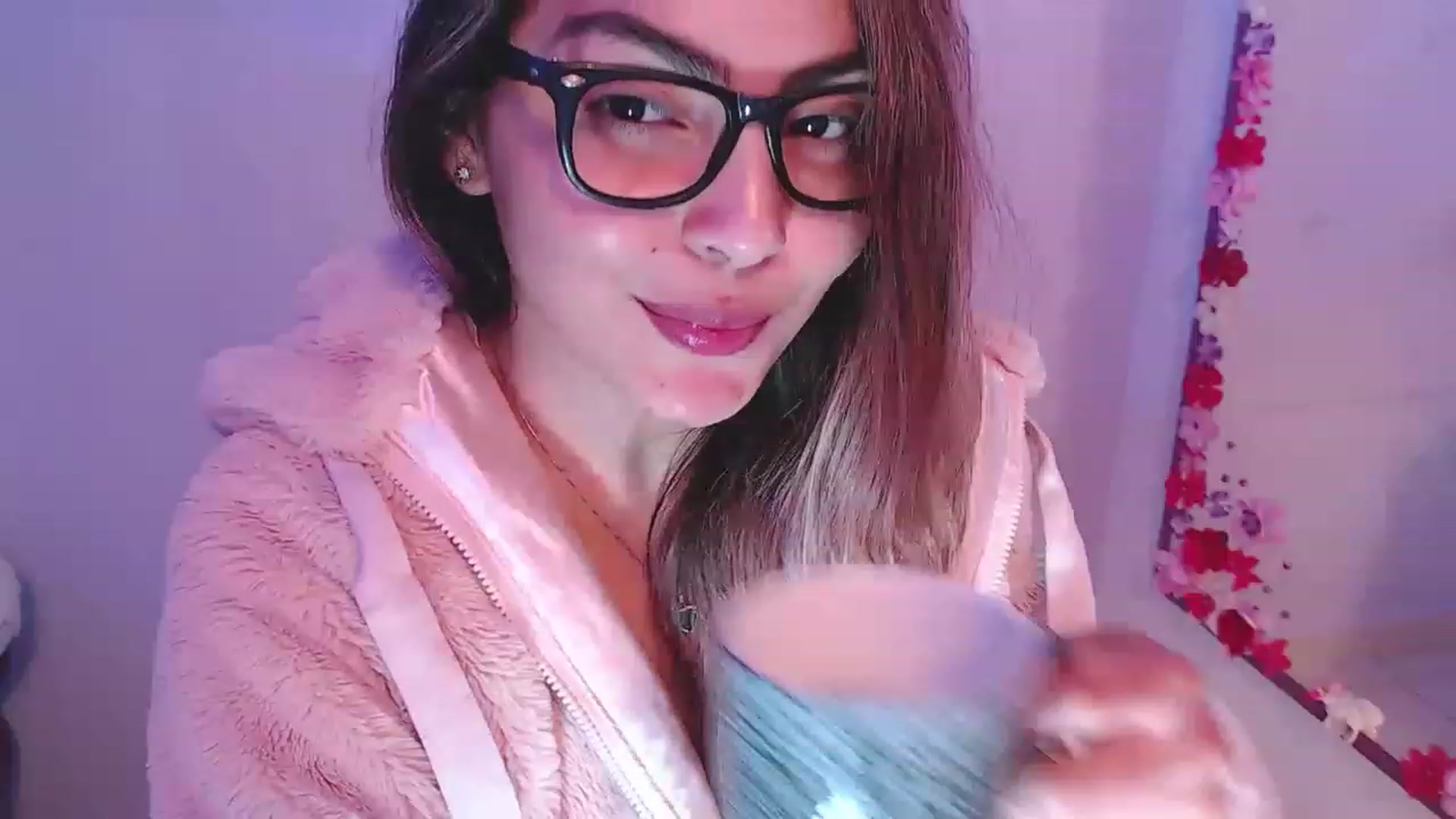 Gallery image thumbnail from CARMENVILLA1's myfreecams stream on, 12/15/2022, 03:21 image 18 of 20