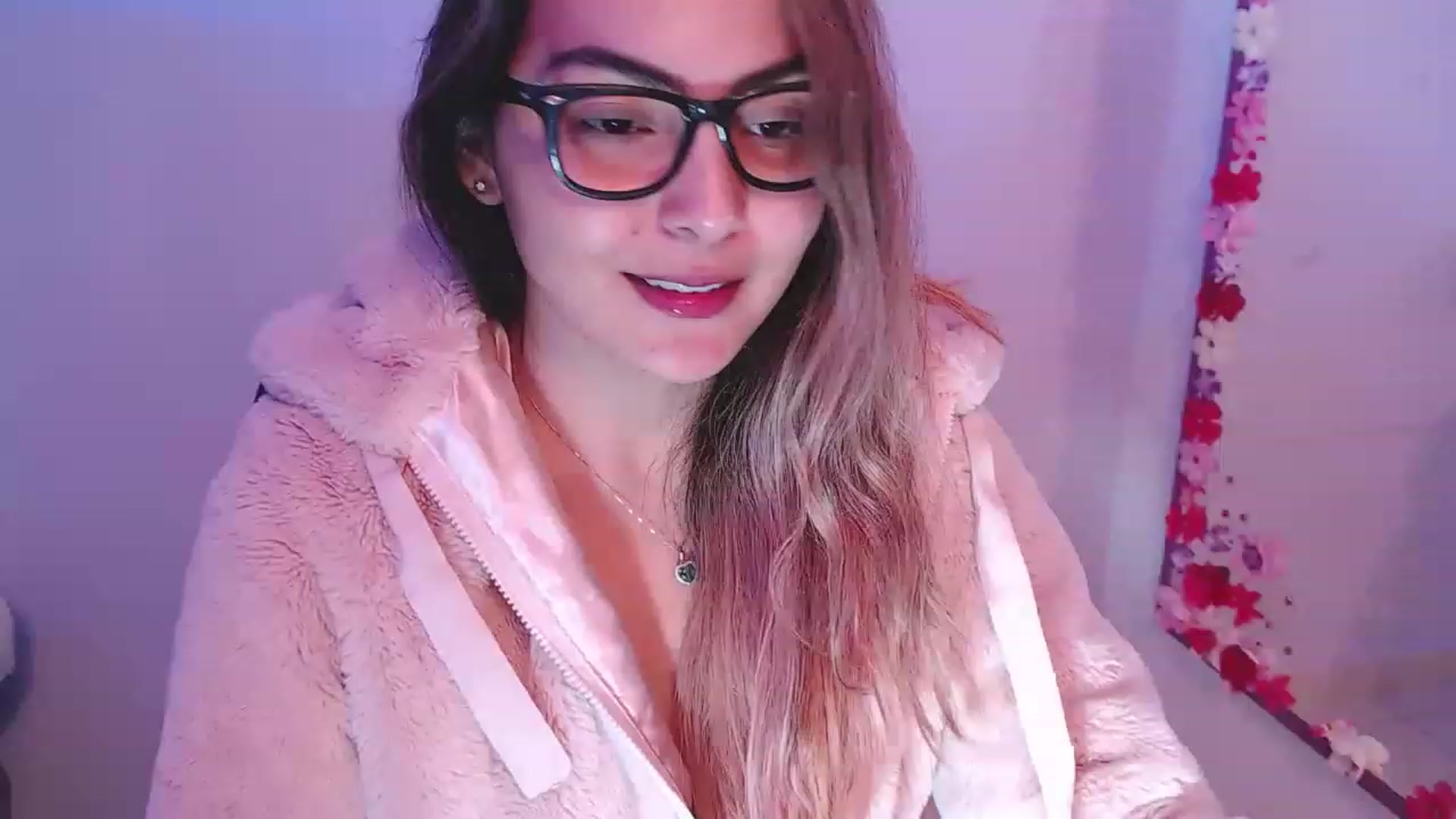 Gallery image thumbnail from CARMENVILLA1's myfreecams stream on, 12/15/2022, 03:21 image 9 of 20