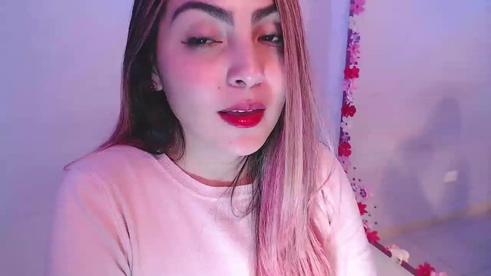 Gallery image thumbnail from CARMENVILLA1's myfreecams stream on, 12/20/2022, 07:21 image 2 of 20