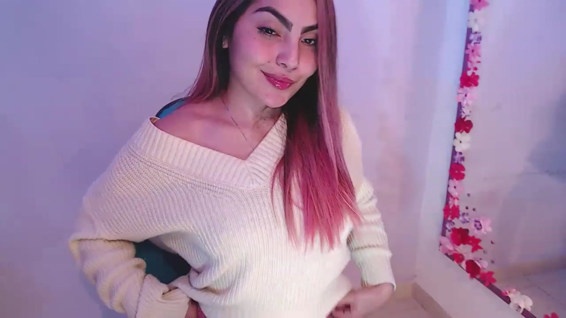 Gallery image thumbnail from CARMENVILLA1's myfreecams stream on, 12/29/2022, 06:55 image 2 of 20