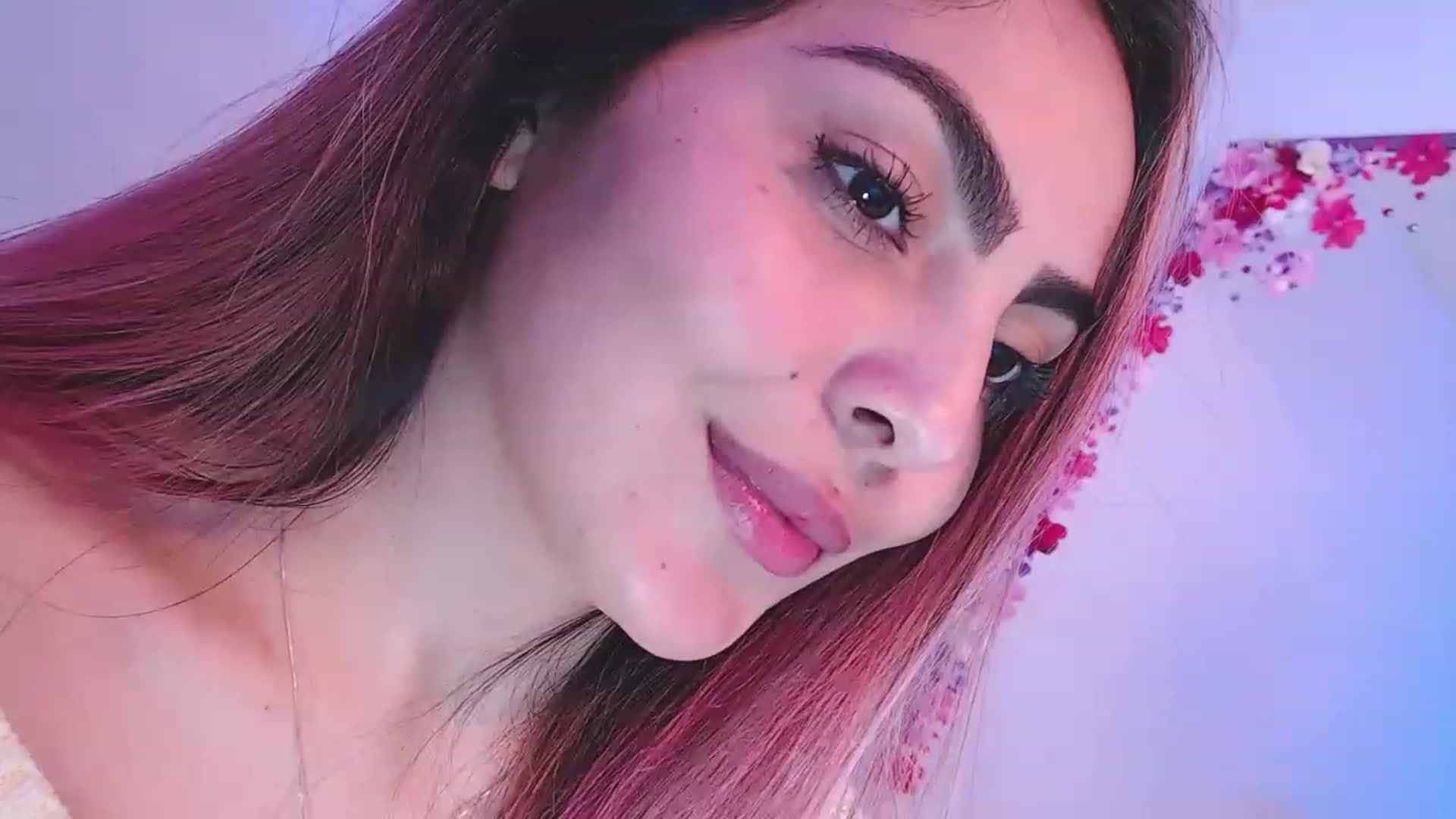 Gallery image thumbnail from CARMENVILLA1's myfreecams stream on, 12/29/2022, 06:55 image 18 of 20