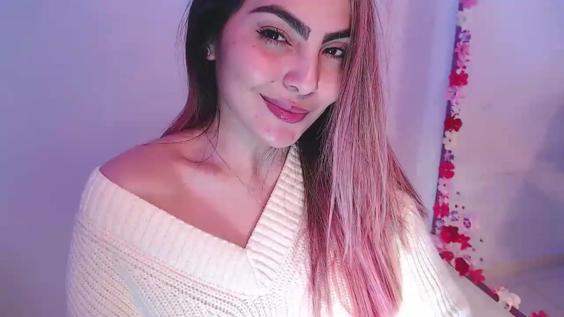 Gallery image thumbnail from CARMENVILLA1's myfreecams stream on, 12/29/2022, 06:55 image 15 of 20