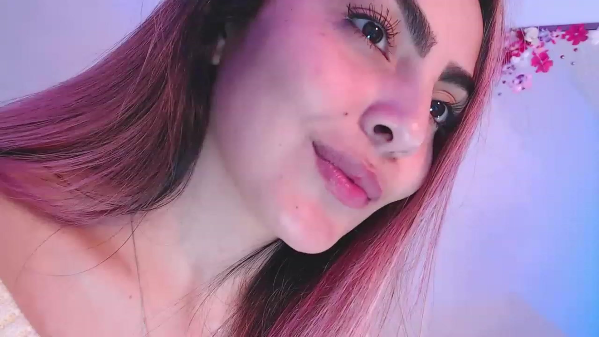 Gallery image thumbnail from CARMENVILLA1's myfreecams stream on, 12/29/2022, 06:55 image 19 of 20