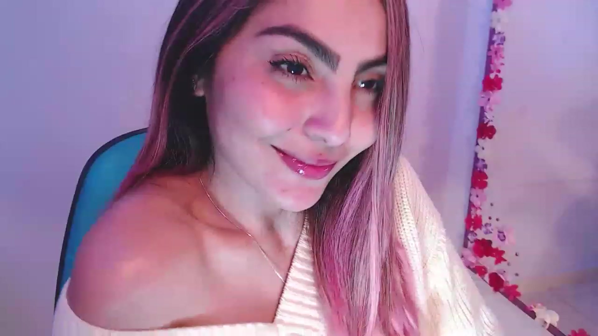 Gallery image thumbnail from CARMENVILLA1's myfreecams stream on, 12/29/2022, 06:55 image 11 of 20