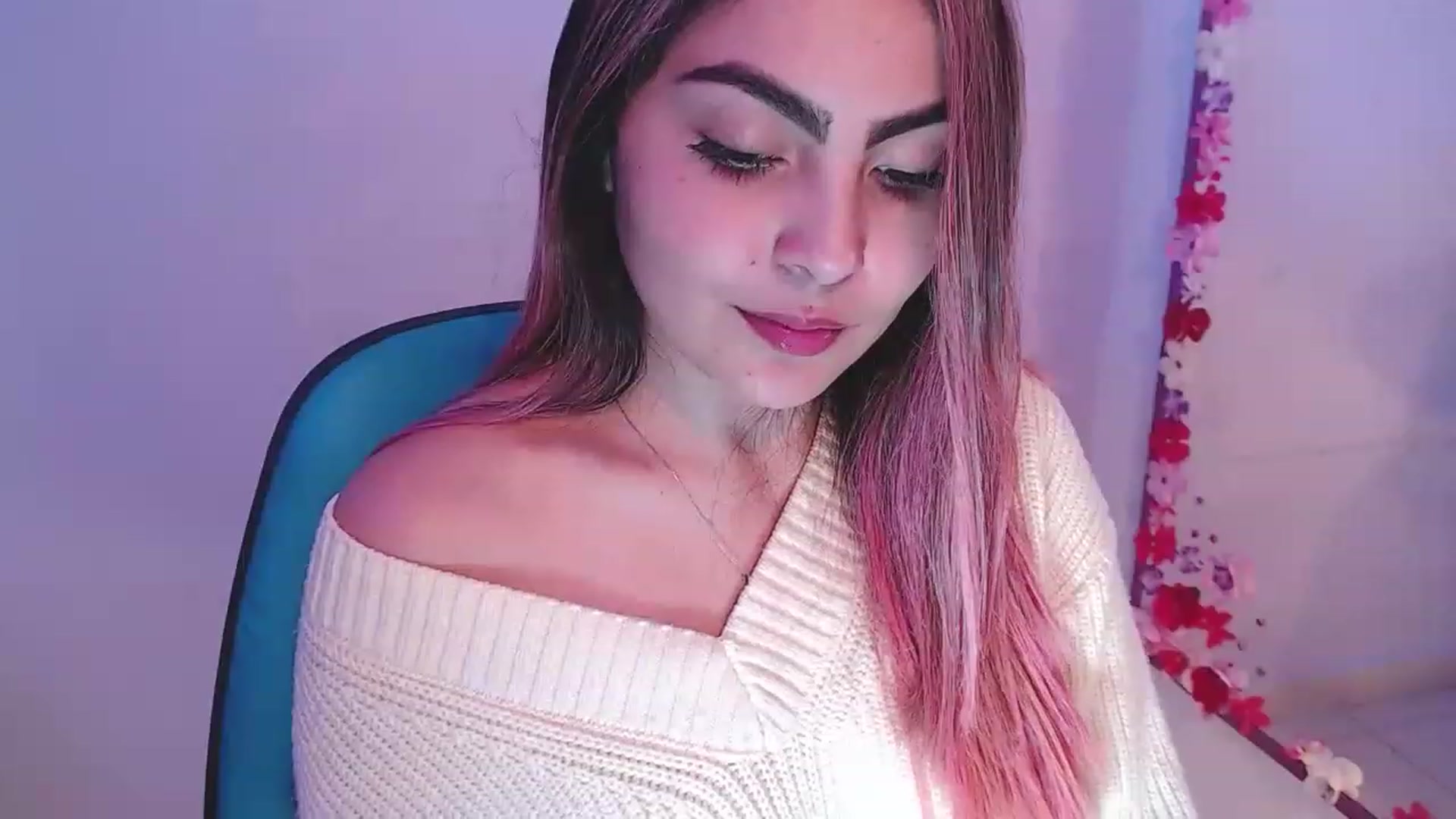 Gallery image thumbnail from CARMENVILLA1's myfreecams stream on, 12/29/2022, 06:55 image 7 of 20
