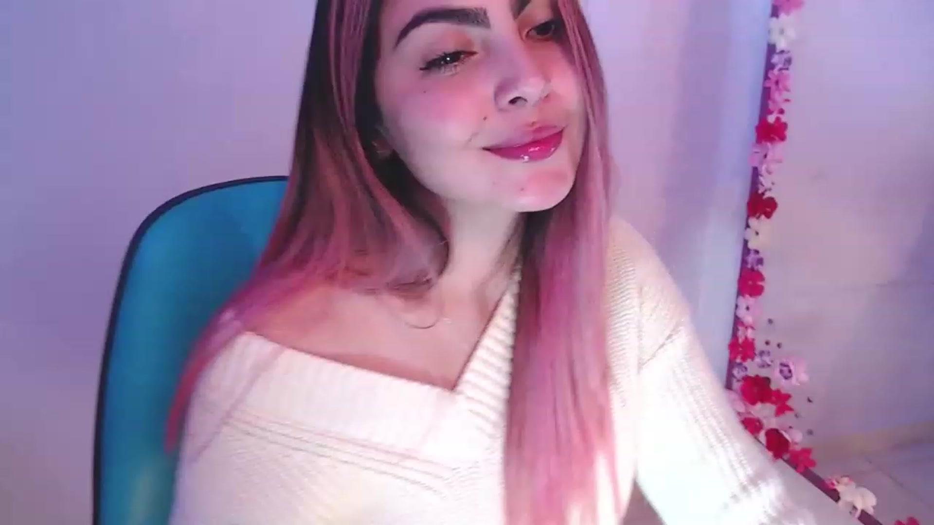 Gallery image thumbnail from CARMENVILLA1's myfreecams stream on, 12/29/2022, 06:55 image 1 of 20