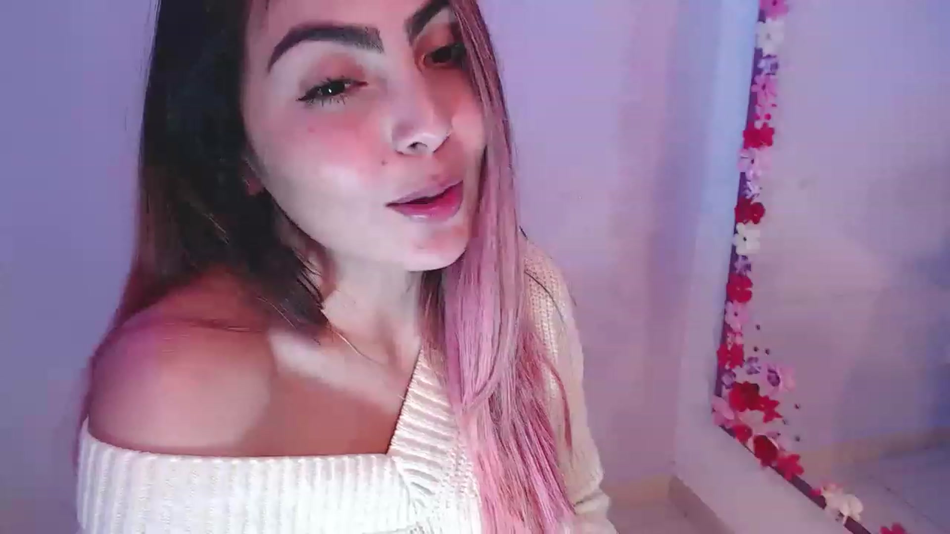 Gallery image thumbnail from CARMENVILLA1's myfreecams stream on, 12/29/2022, 07:48 image 10 of 20