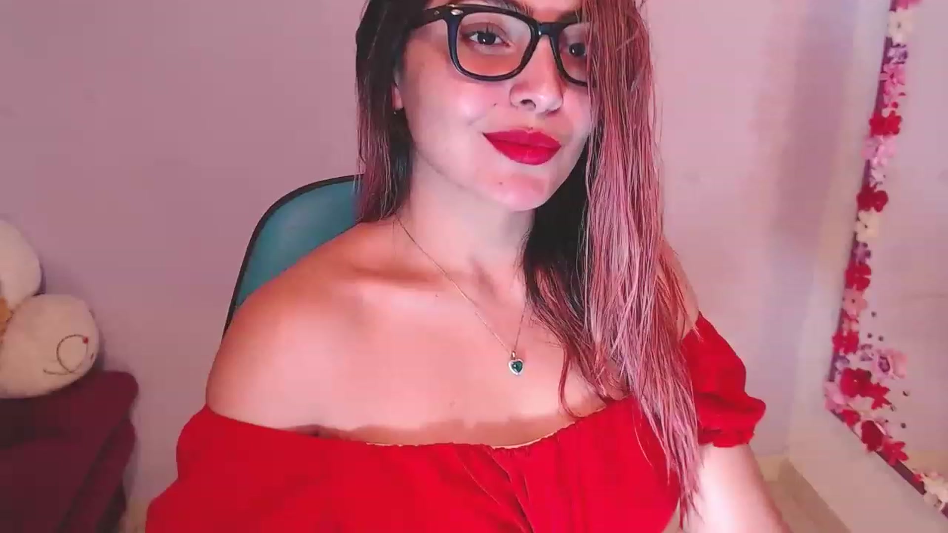 Gallery image thumbnail from CARMENVILLA1's myfreecams stream on, 12/31/2022, 22:51 image 2 of 20
