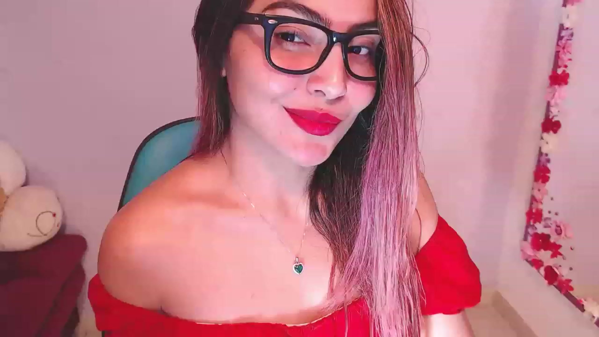 Gallery image thumbnail from CARMENVILLA1's myfreecams stream on, 12/31/2022, 22:51 image 4 of 20
