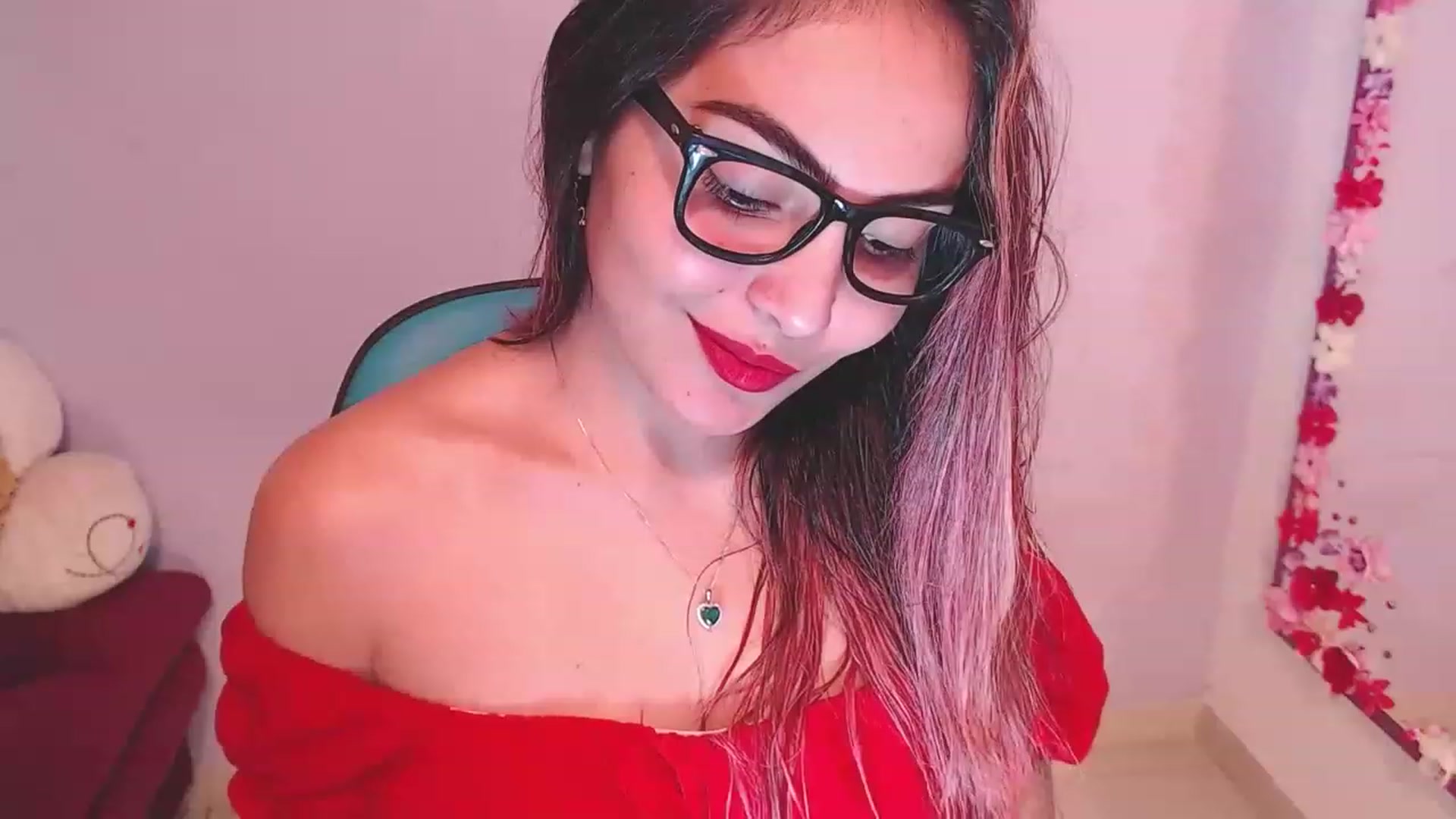 Gallery image thumbnail from CARMENVILLA1's myfreecams stream on, 12/31/2022, 22:51 image 6 of 20