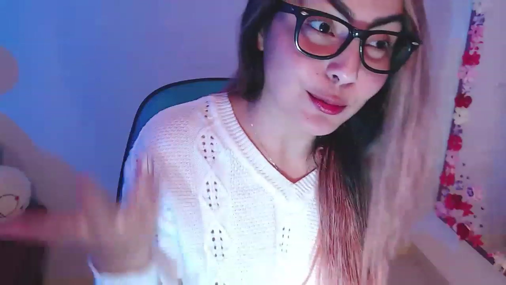 Gallery image thumbnail from CARMENVILLA1's myfreecams stream on, 01/31/2023, 06:43 image 10 of 20
