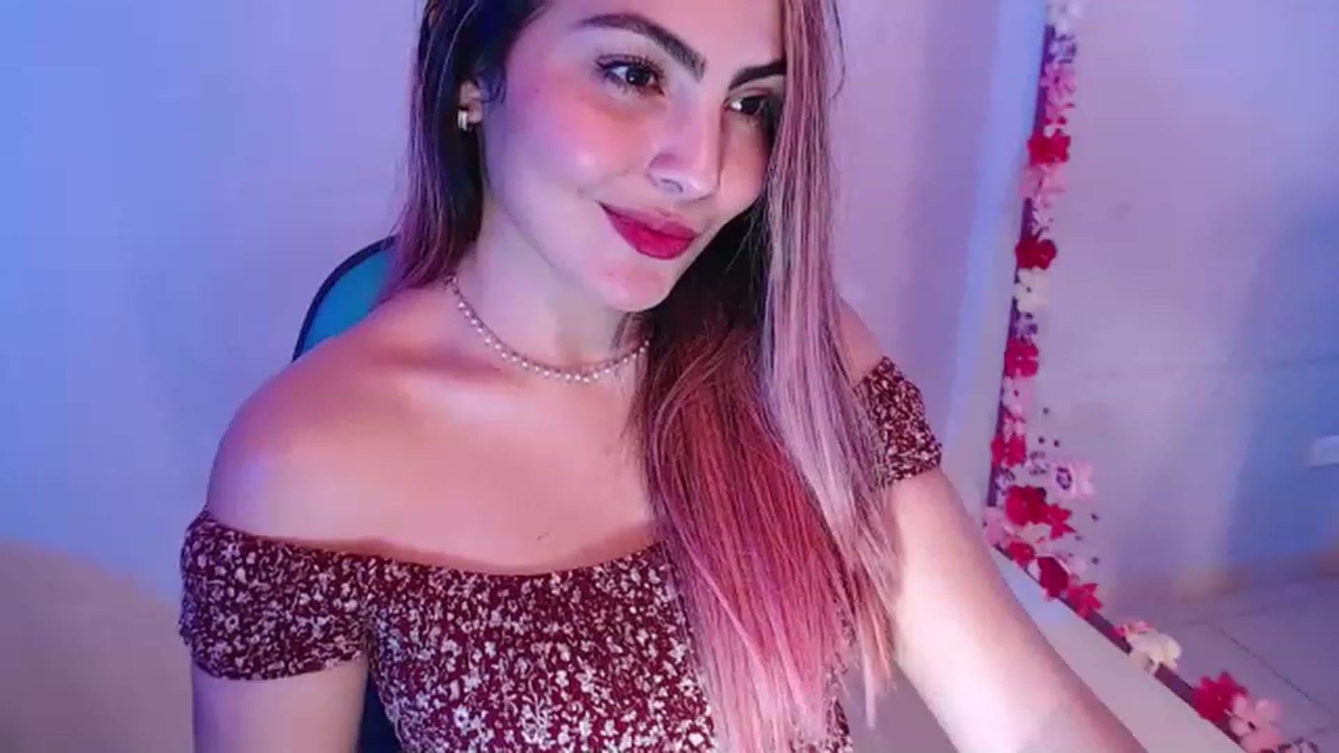 Gallery image thumbnail from CARMENVILLA1's myfreecams stream on, 02/04/2023, 01:04 image 7 of 20