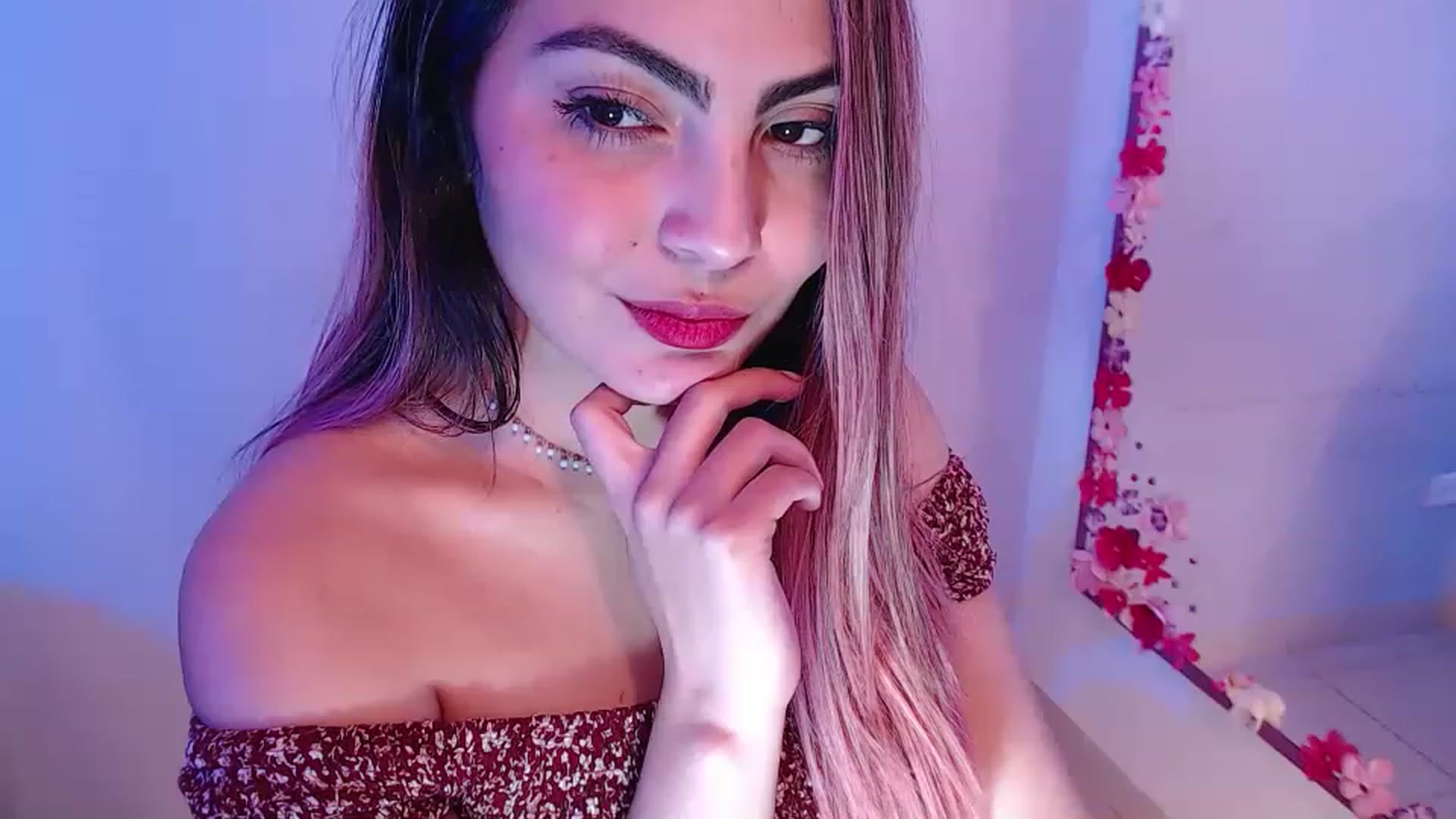 Gallery image thumbnail from CARMENVILLA1's myfreecams stream on, 02/04/2023, 01:04 image 15 of 20