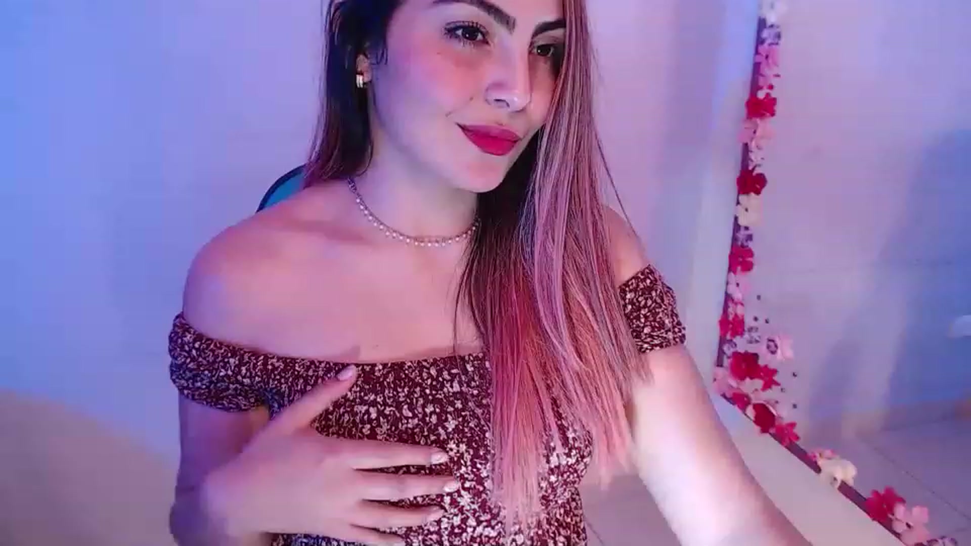 Gallery image thumbnail from CARMENVILLA1's myfreecams stream on, 02/04/2023, 01:04 image 16 of 20