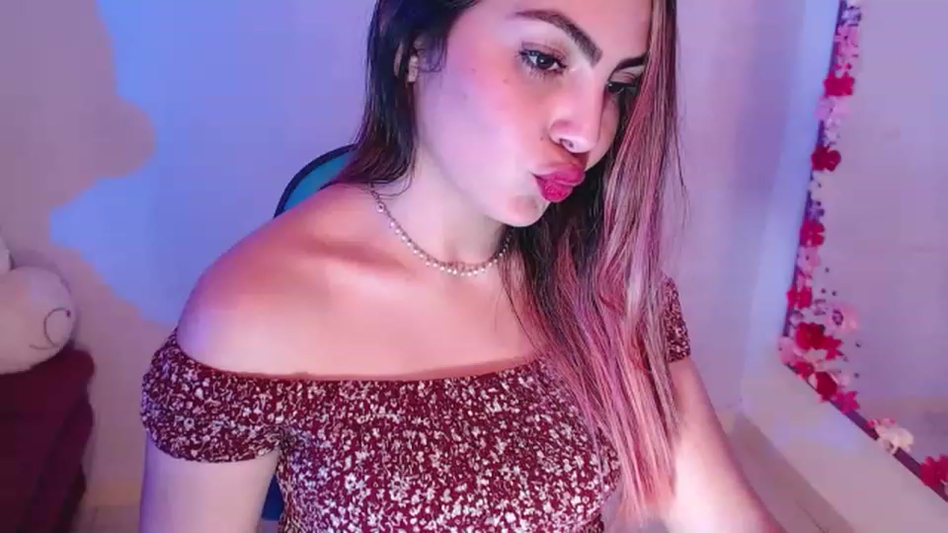 Gallery image thumbnail from CARMENVILLA1's myfreecams stream on, 02/04/2023, 02:21 image 8 of 20