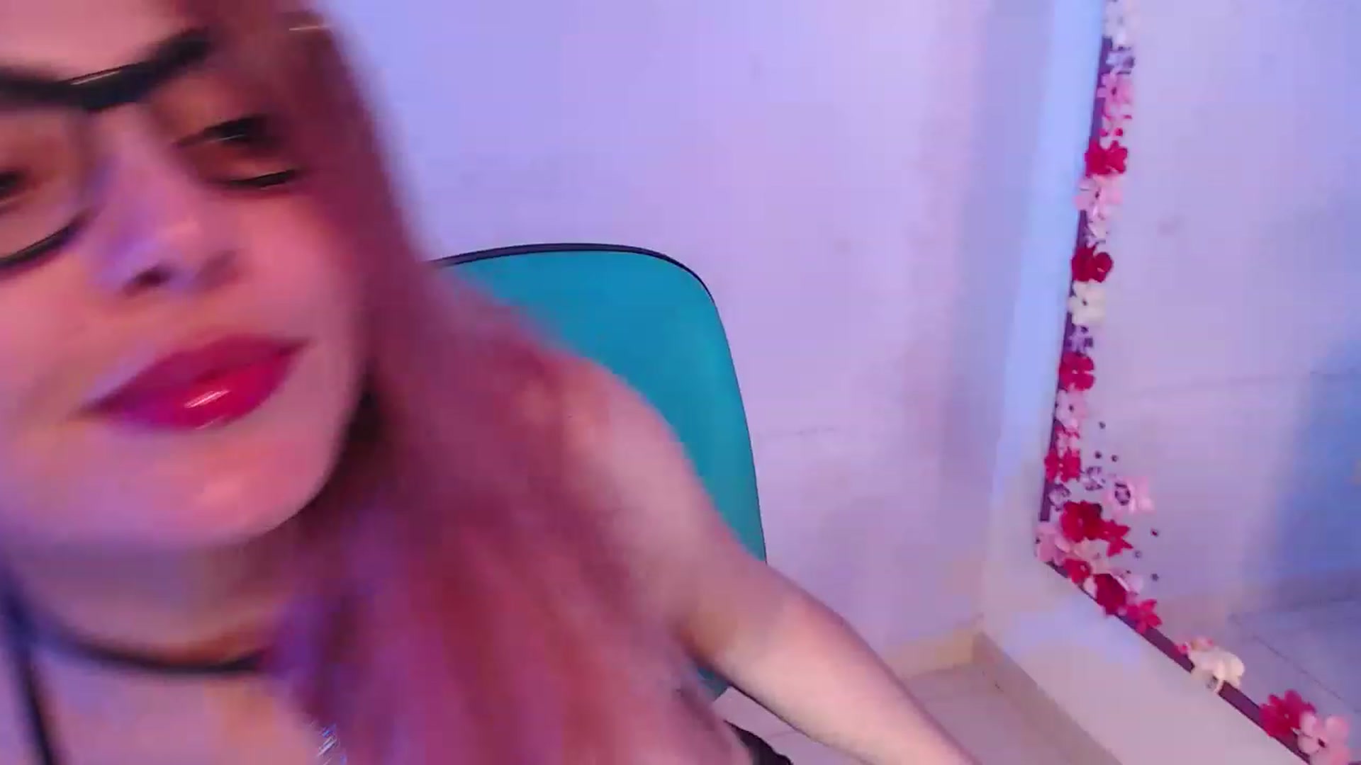 Gallery image thumbnail from CARMENVILLA1's myfreecams stream on, 02/08/2023, 04:27 image 18 of 20