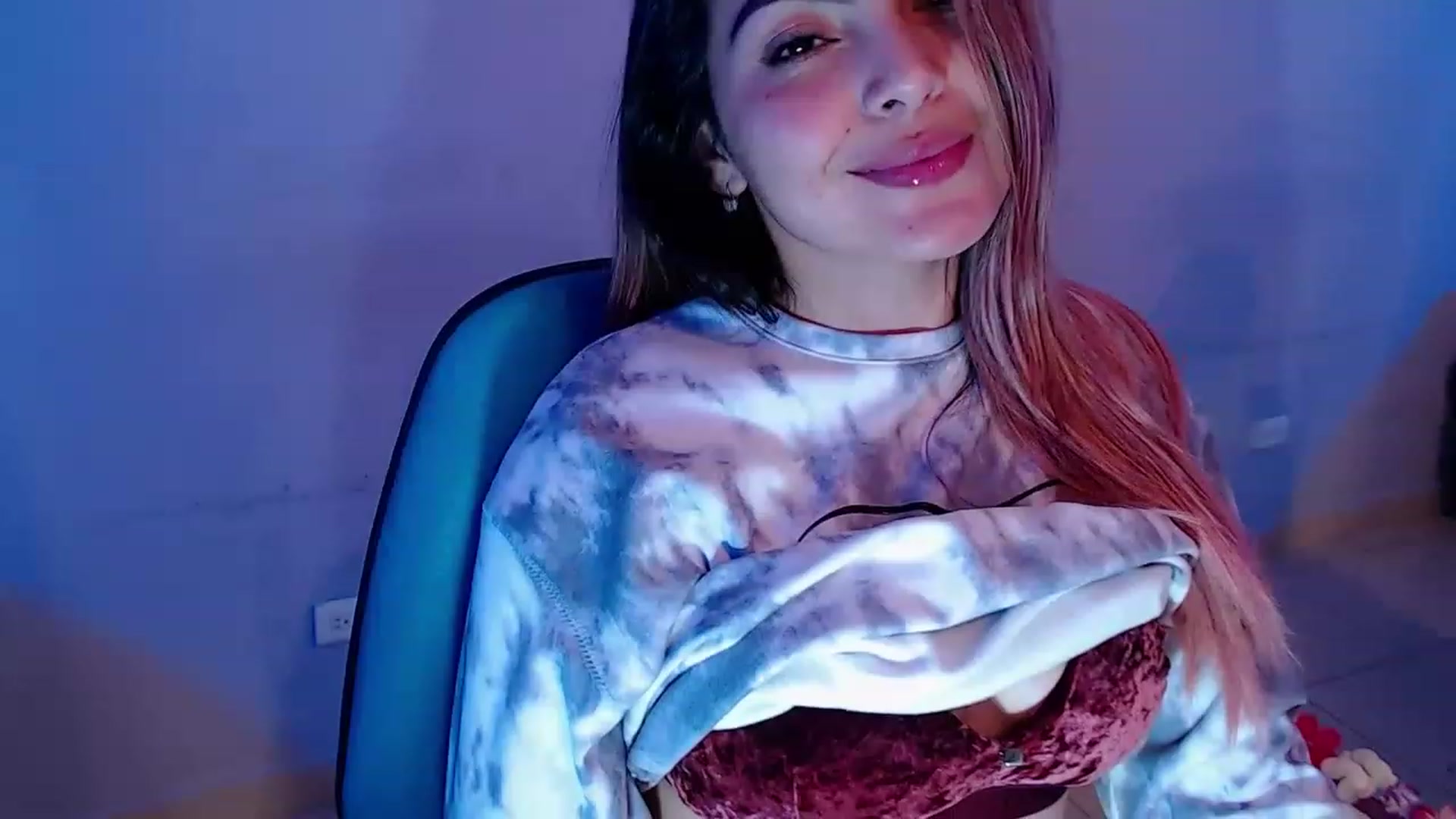 Gallery image thumbnail from CARMENVILLA1's myfreecams stream on, 02/14/2023, 06:36 image 15 of 20